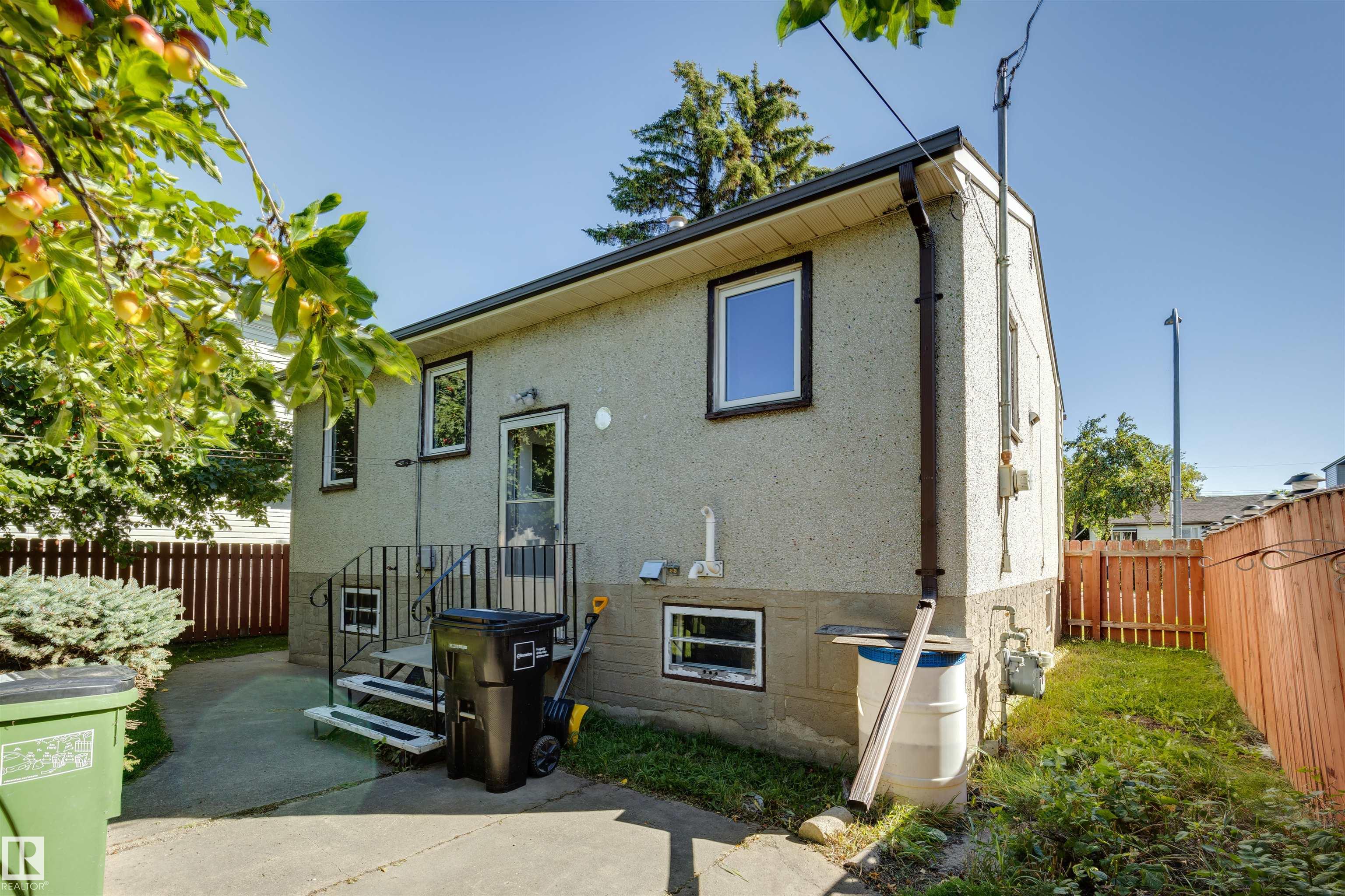 Photo 8 at 10916 151 Street NW, High Park, Edmonton