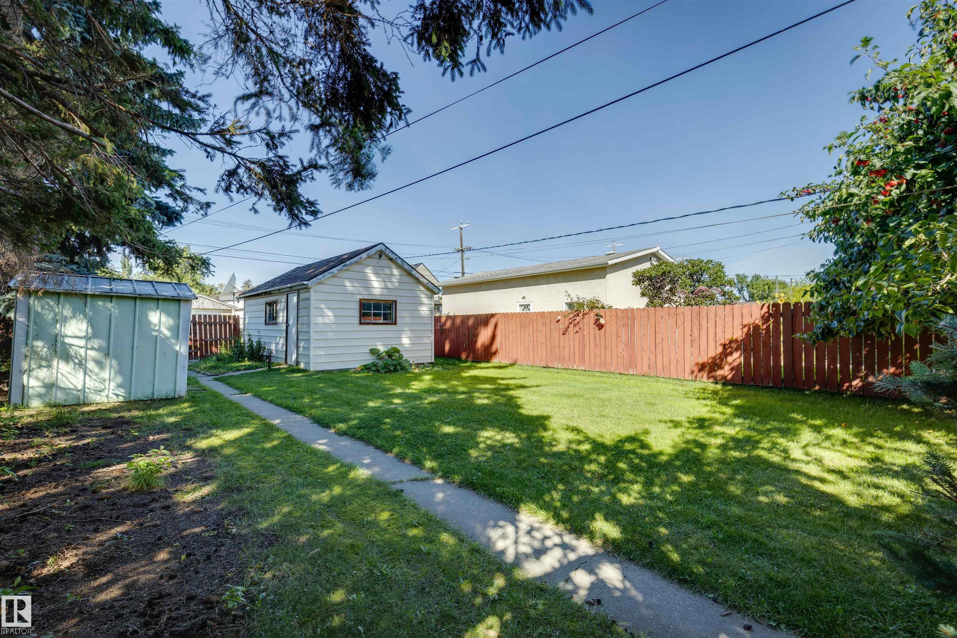 Photo 9 at 10916 151 Street NW, High Park, Edmonton