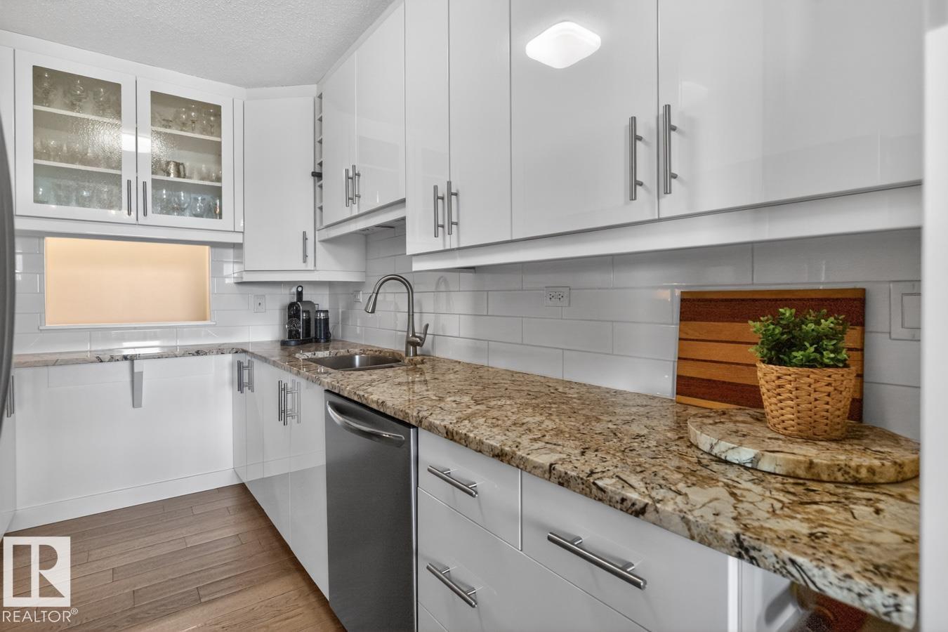 602 - 12303 Jasper Avenue NW, Wîhkwêntôwin, Edmonton