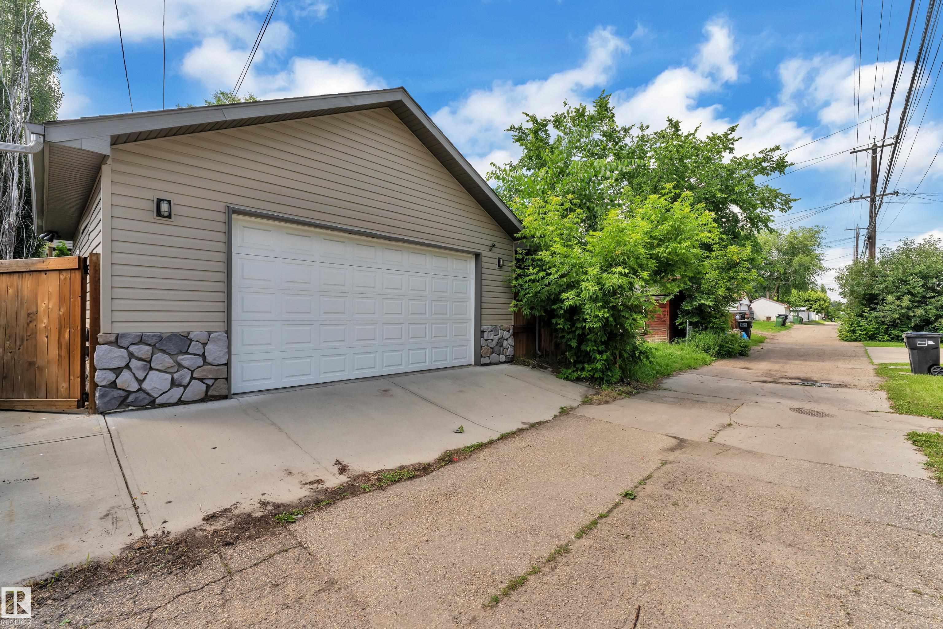 Photo 35 at 11929 63 Street NW, Montrose, Edmonton