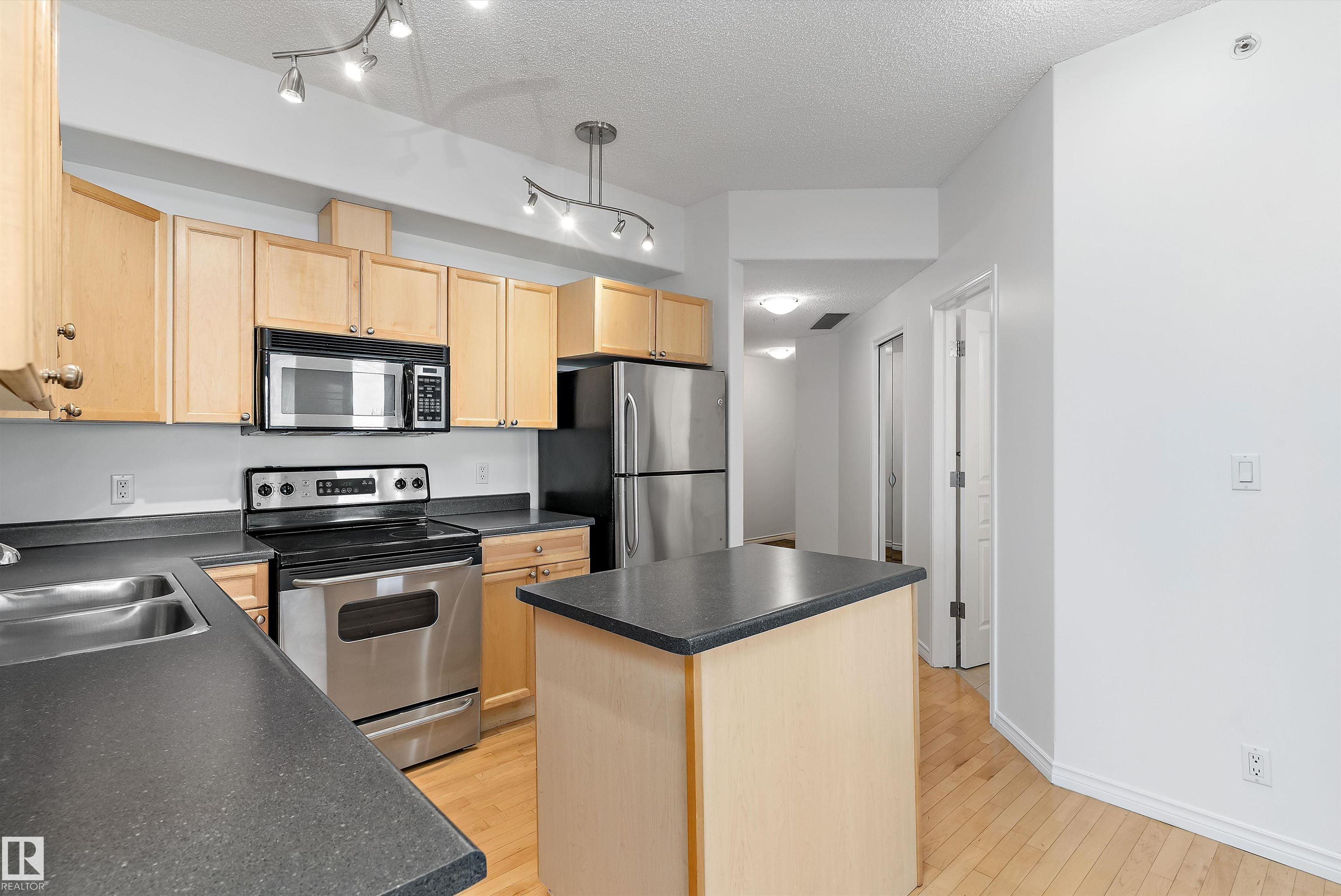 Photo 9 at 806 - 10319 111 Street NW, Downtown, Edmonton
