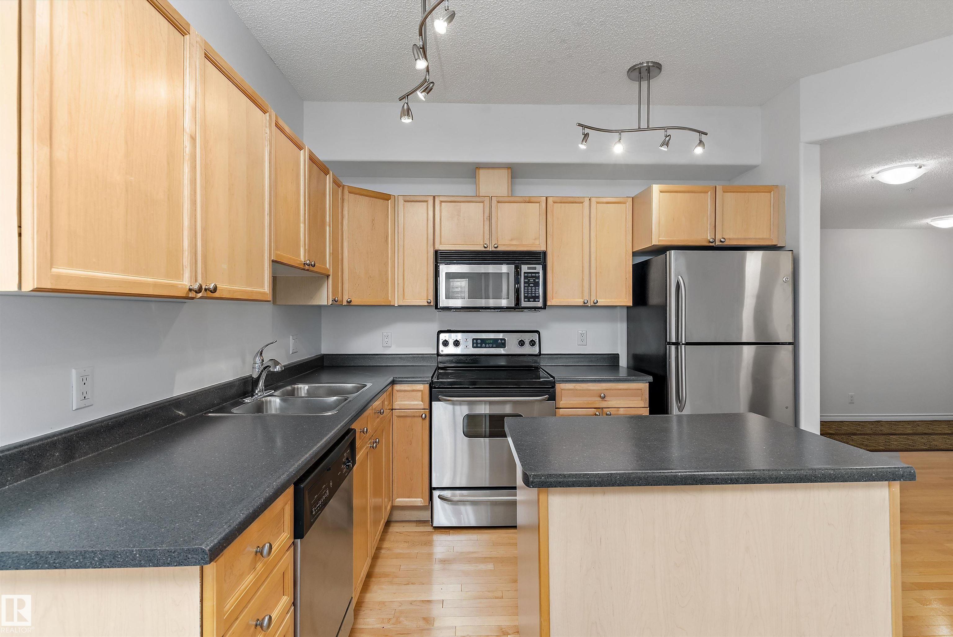 Photo 10 at 806 - 10319 111 Street NW, Downtown, Edmonton
