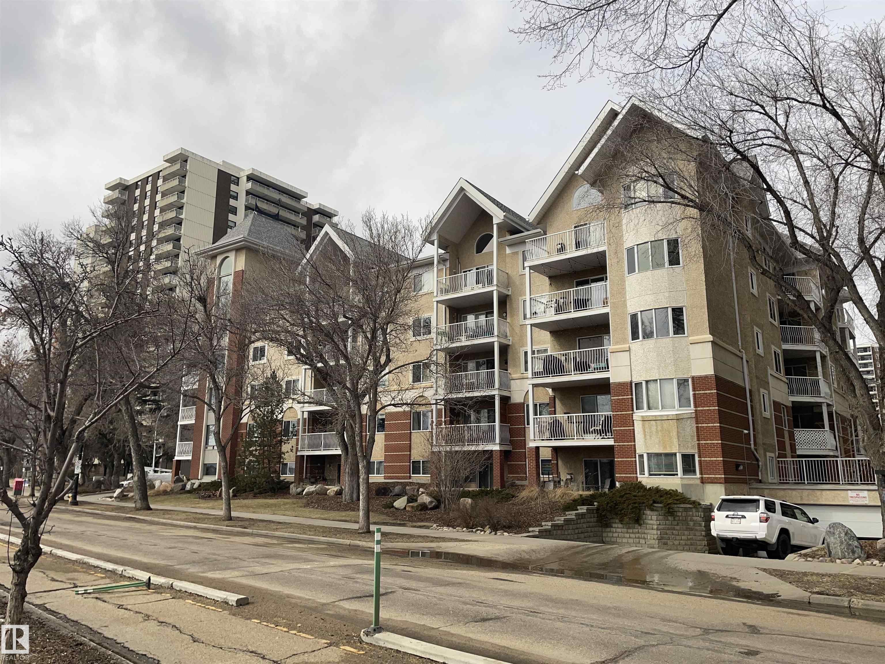 305 - 11716 100 Avenue NW, Wîhkwêntôwin, Edmonton