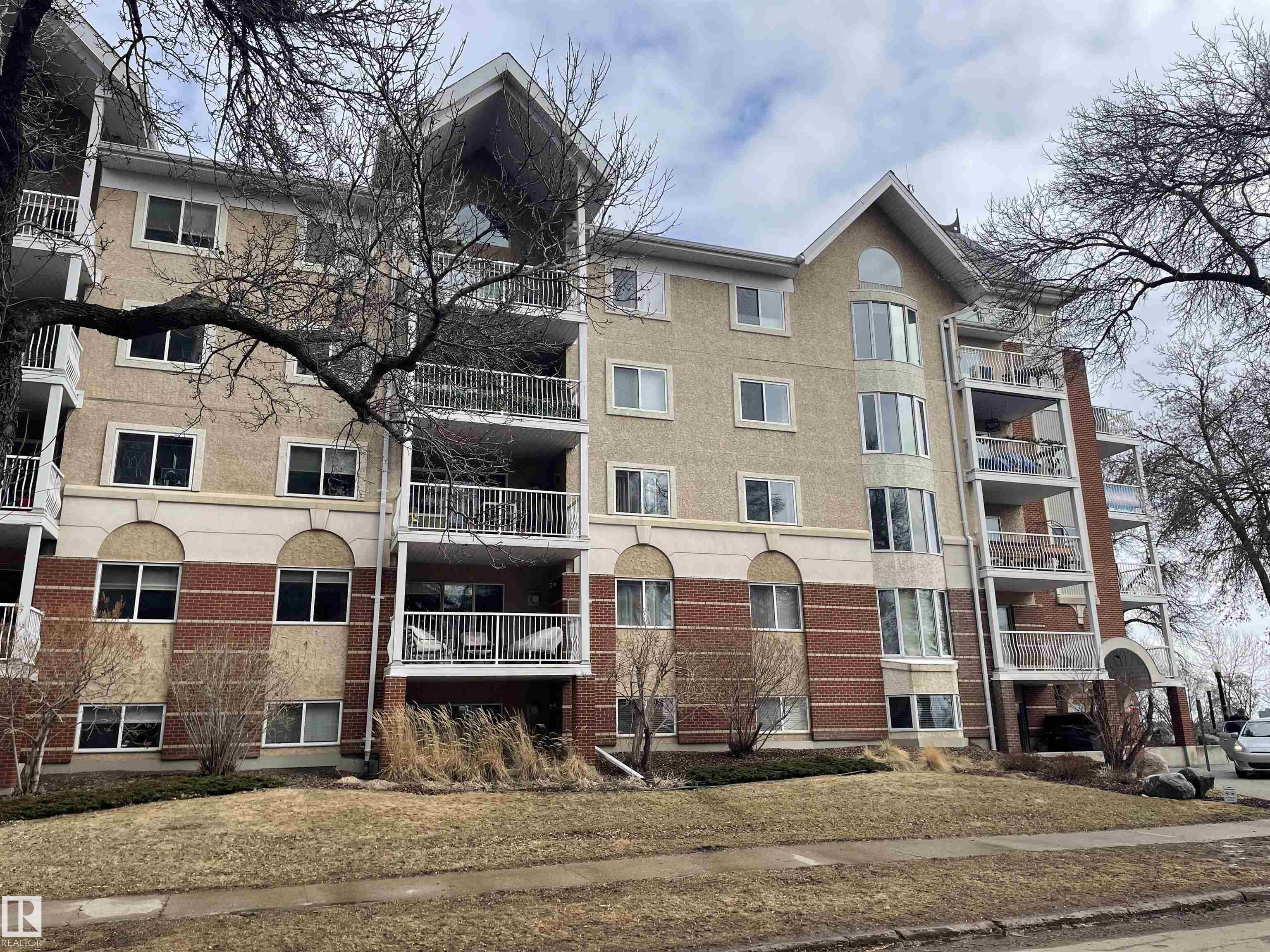 305 - 11716 100 Avenue NW, Wîhkwêntôwin, Edmonton