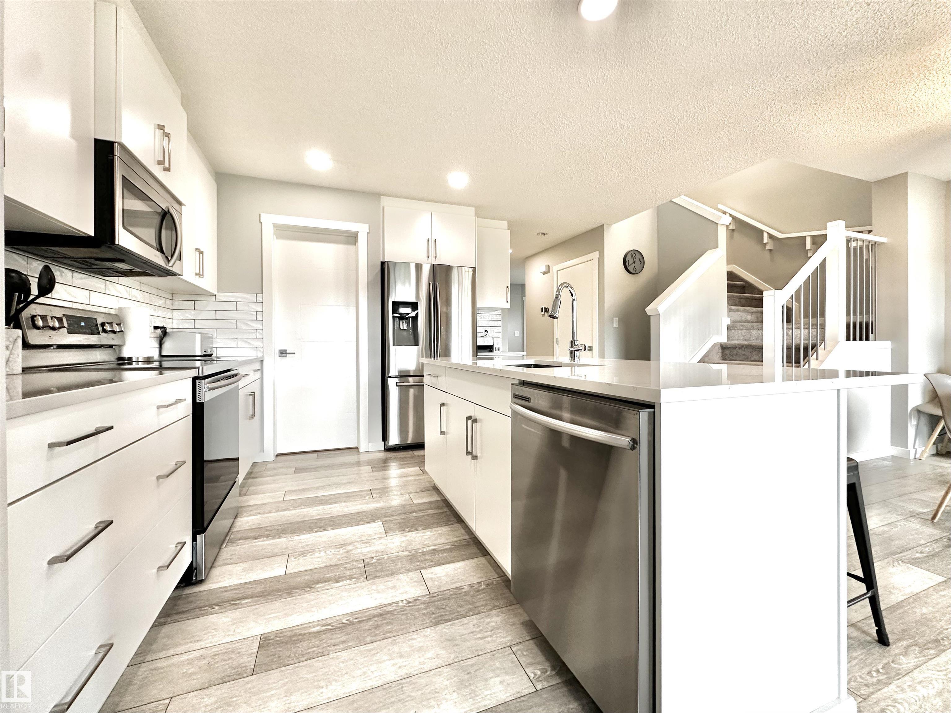 Photo 11 at 20947 95 Avenue NW, Webber Greens, Edmonton