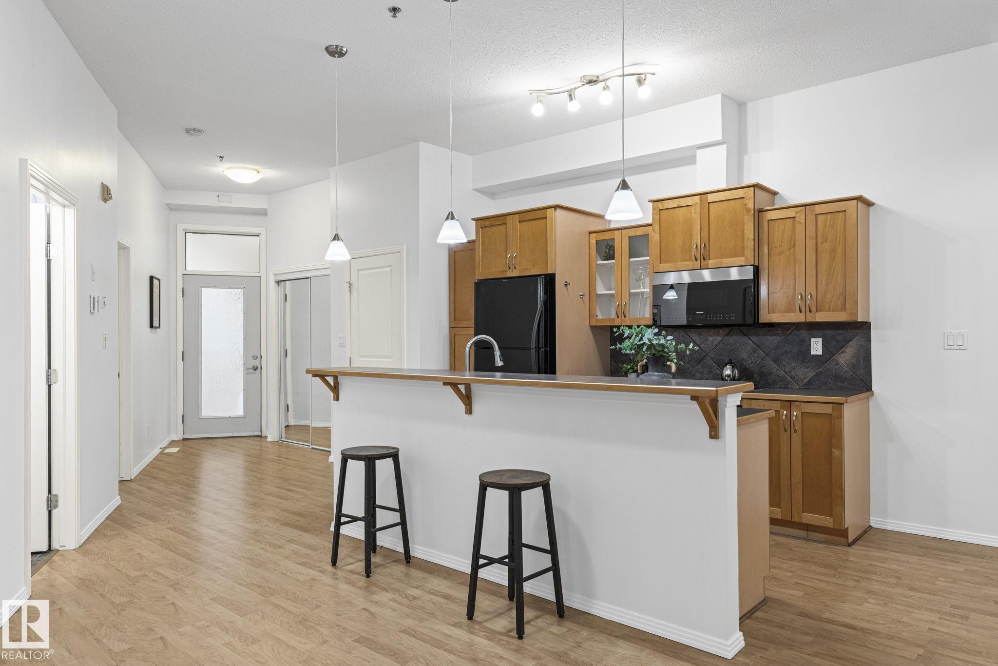 Photo 11 at 308 - 10147 112 Street NW, Wîhkwêntôwin, Edmonton