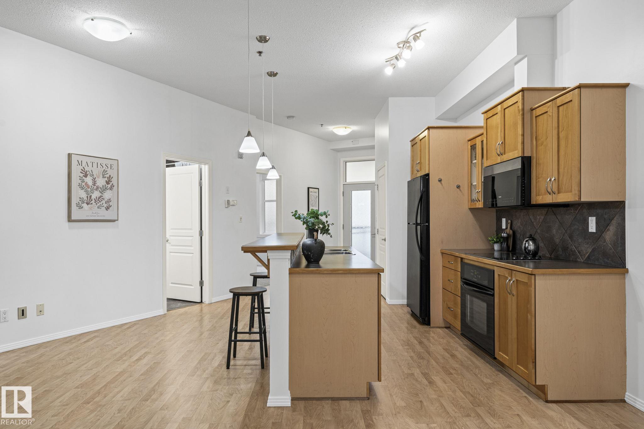 Photo 8 at 308 - 10147 112 Street NW, Wîhkwêntôwin, Edmonton