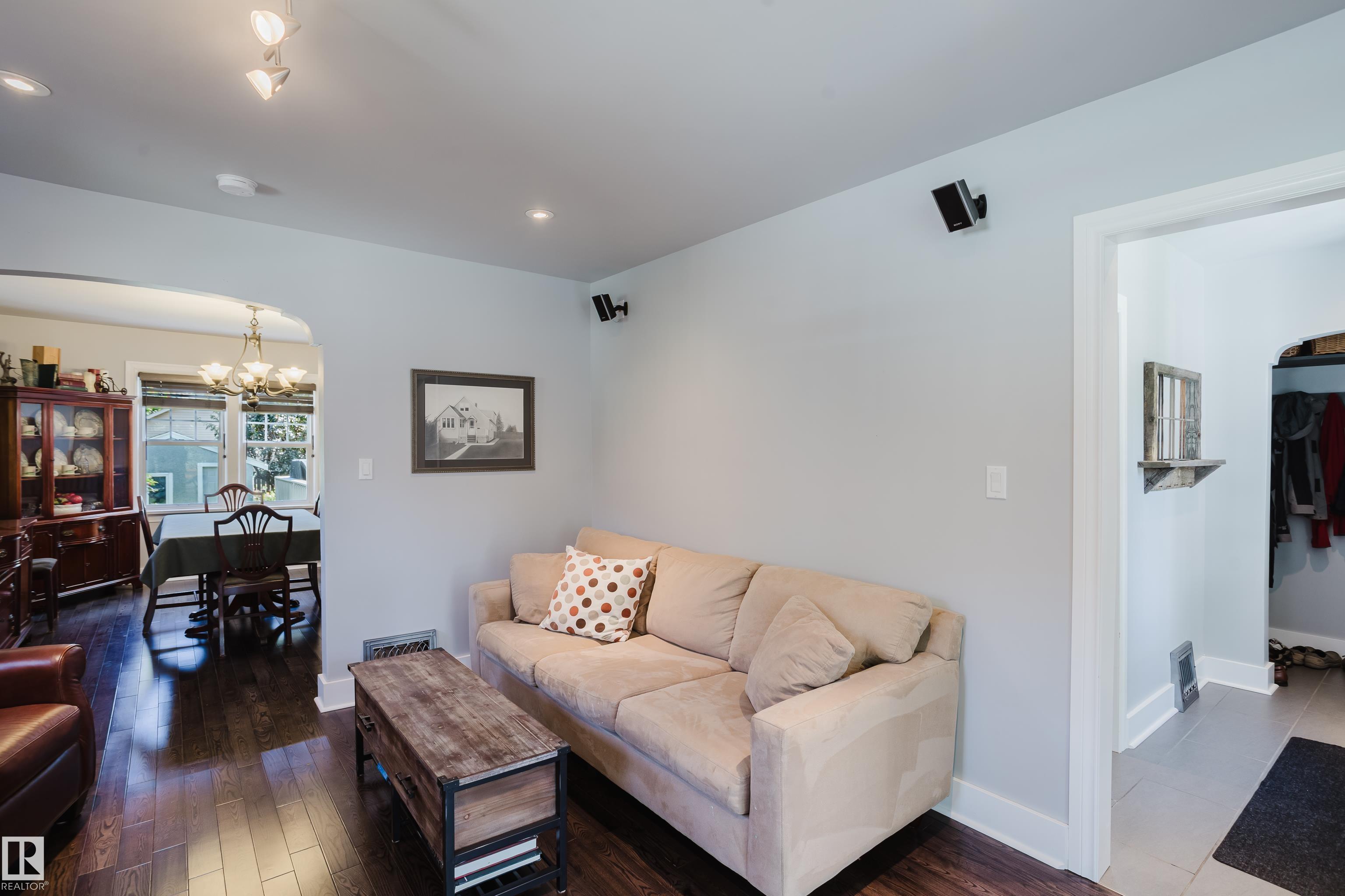 Photo 12 at 11231 126 Street NW, Inglewood, Edmonton