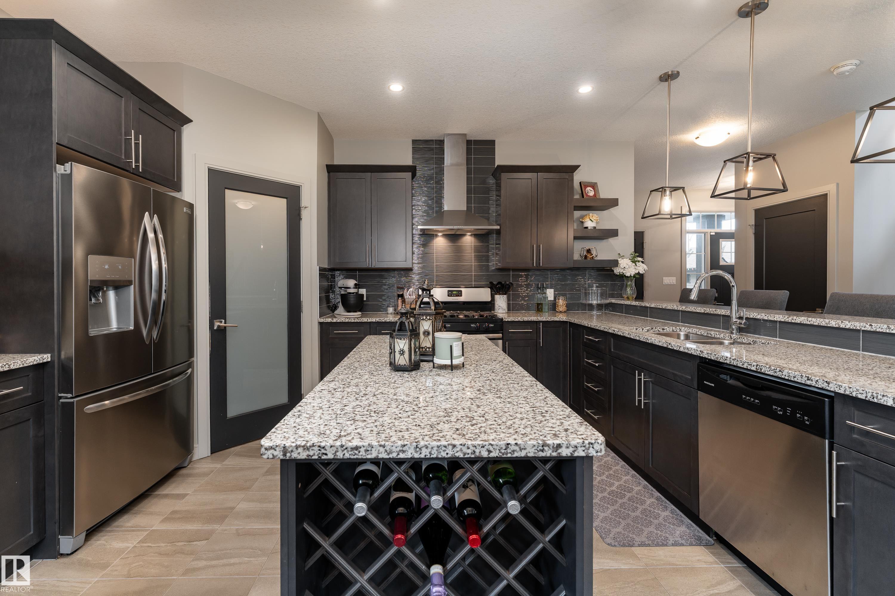 7038 172A AV NW, Edmonton, AB T5Z 0M9