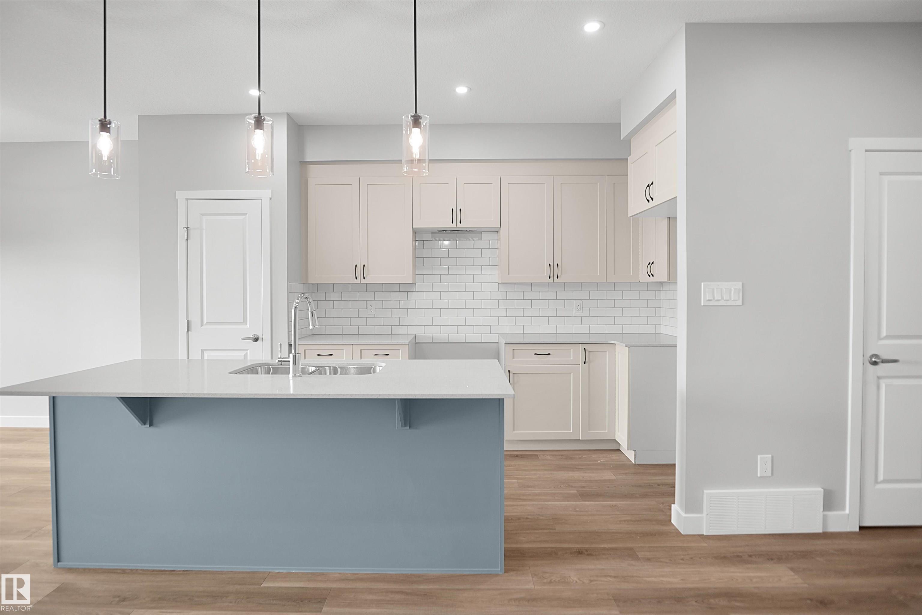 https://zimg.paragon.ice.com/ParagonImages/Property/PM/RAE/225419447/10/0/0/32567cabb77d3f5102995f9a93a3c9d1/1/71f18a04b39e349cbdd6e340c741128b/225419447-a65201e3-84c2-4bfc-9b9b-bc8520a00be2.JPG