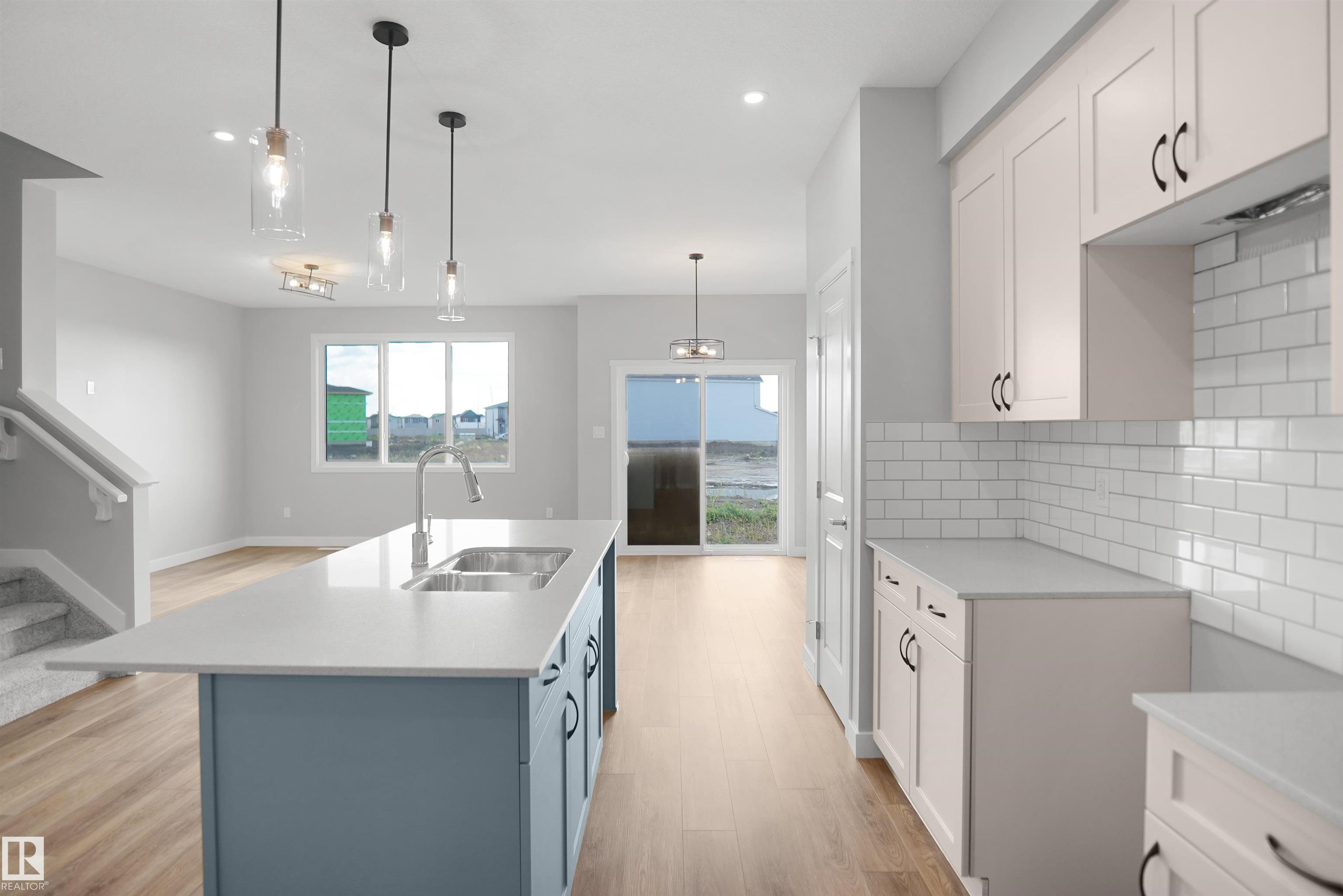 https://zimg.paragon.ice.com/ParagonImages/Property/PM/RAE/225419447/14/0/0/9dcac719cabdf72af289b58fd16a258f/1/71f18a04b39e349cbdd6e340c741128b/225419447-915f25f2-32a1-4774-a901-685d8e08ca07.JPG