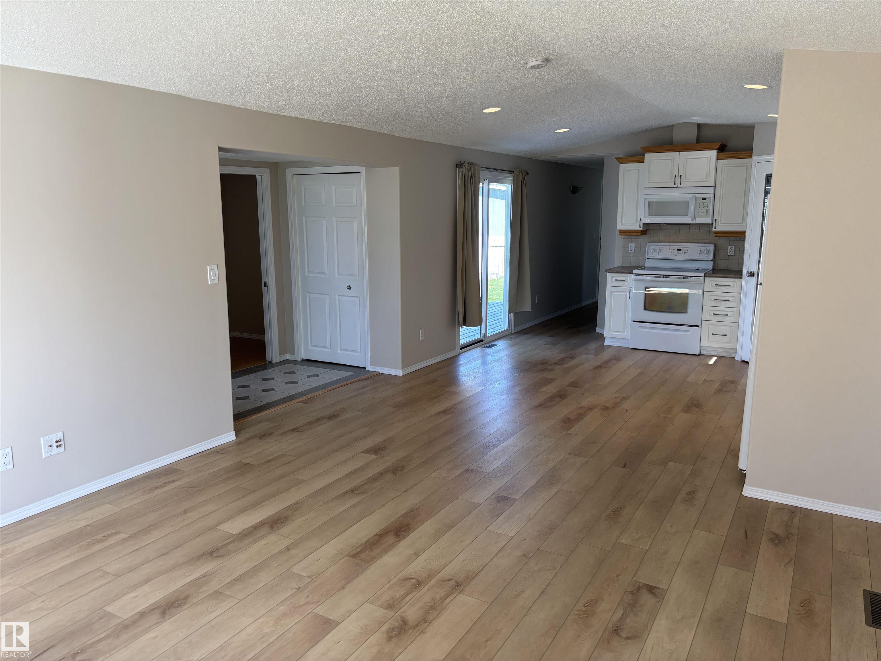 https://zimg.paragon.ice.com/ParagonImages/Property/PM/RAE/225419448/12/0/0/533ebc8ad2cd1421f2dee150e93ff110/1/b15d8f352621f3663c8668e035c3561f/225419448-fa4029e9-d921-47ed-9cb4-63cffa2fc24a.JPG