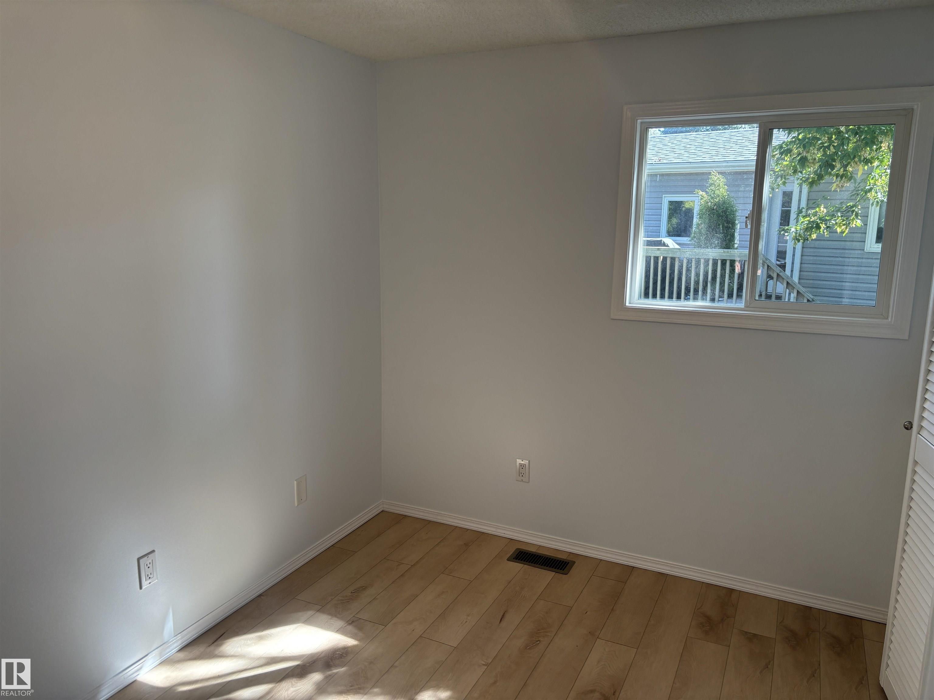 https://zimg.paragon.ice.com/ParagonImages/Property/PM/RAE/225419448/18/0/0/a10c7e39b3d2100074875c50a2bc18d0/1/b15d8f352621f3663c8668e035c3561f/225419448-7f7035b3-f4b3-4f49-83aa-b7d15e149dd3.JPG
