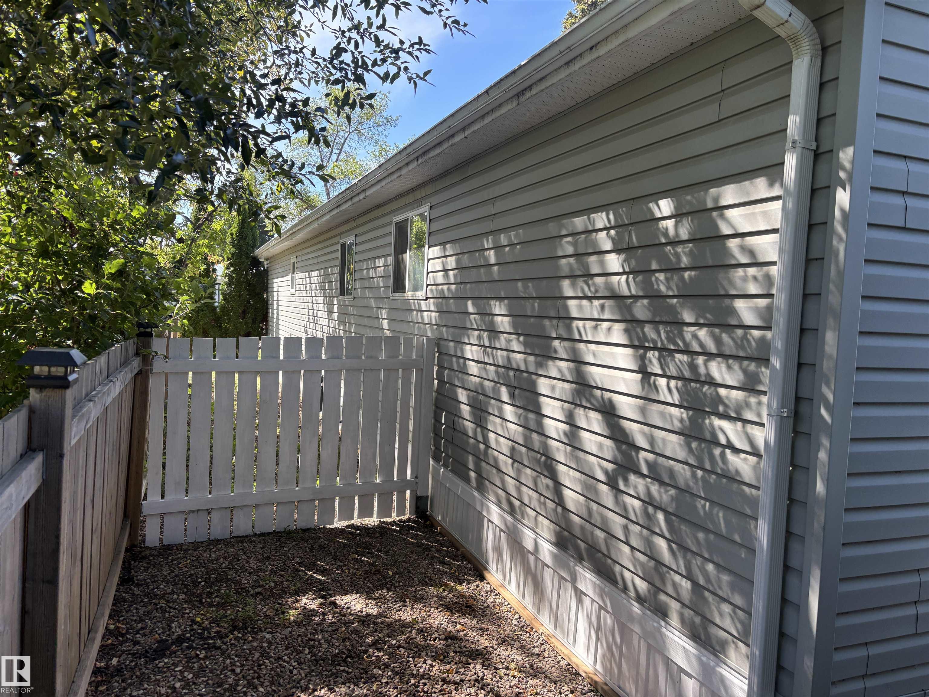 https://zimg.paragon.ice.com/ParagonImages/Property/PM/RAE/225419448/35/0/0/6d2da3bdcd7f61e4035df11d6ac7ad83/1/b15d8f352621f3663c8668e035c3561f/225419448-3543f0bf-f517-465a-9c1b-4b218dab04b4.JPG