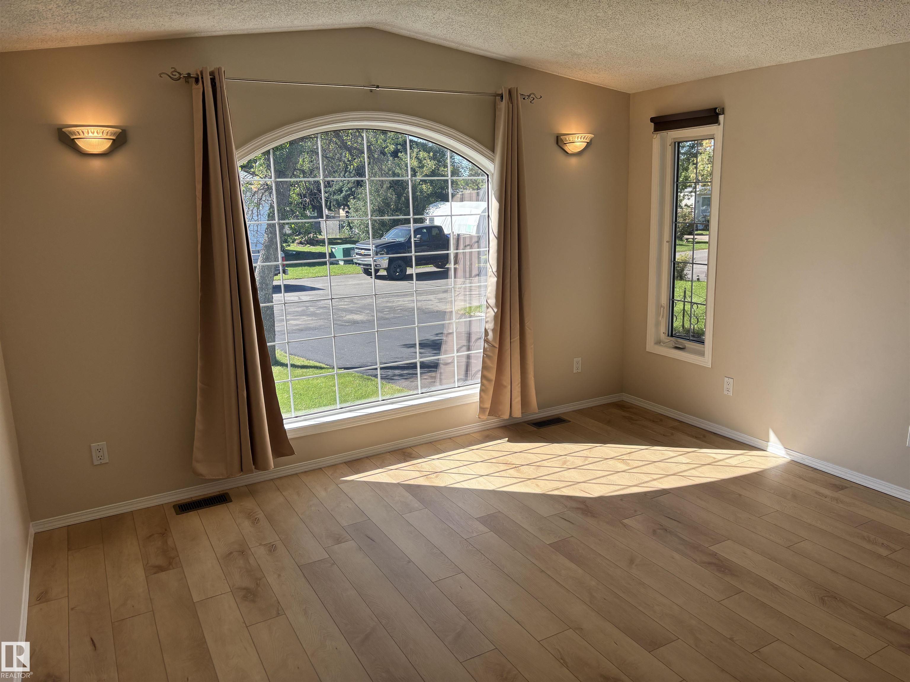 https://zimg.paragon.ice.com/ParagonImages/Property/PM/RAE/225419448/6/0/0/5dc5102e308edcc152e591d0ffa2da8f/1/b15d8f352621f3663c8668e035c3561f/225419448-5201d4d0-42bf-480d-a407-ea64c49f12bc.JPG