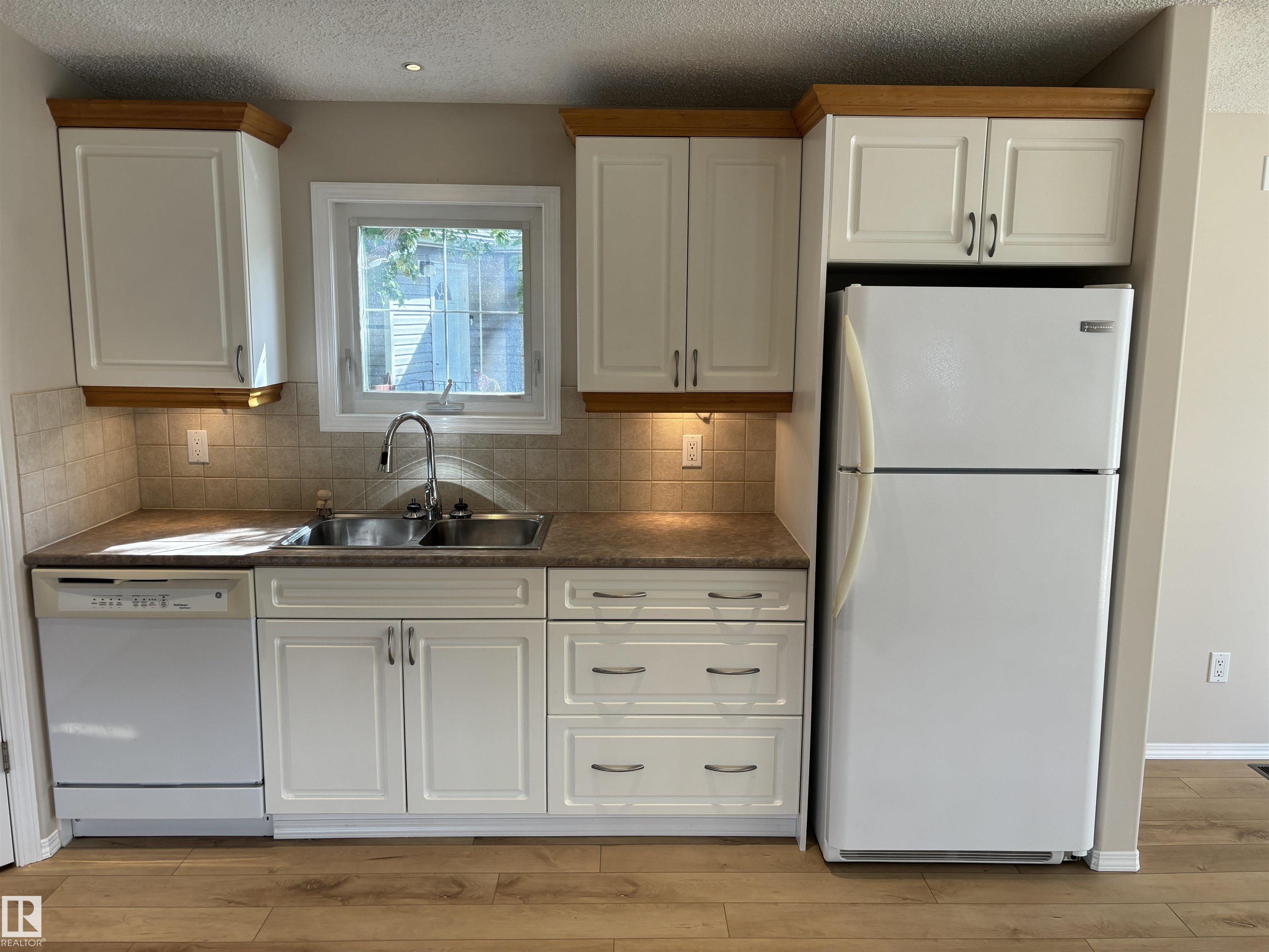 https://zimg.paragon.ice.com/ParagonImages/Property/PM/RAE/225419448/9/0/0/57019ac155d2bbb2ddb102b041aa6e9d/1/b15d8f352621f3663c8668e035c3561f/225419448-1d10ffcd-b40f-42f0-9dca-c60fdbc7f790.JPG