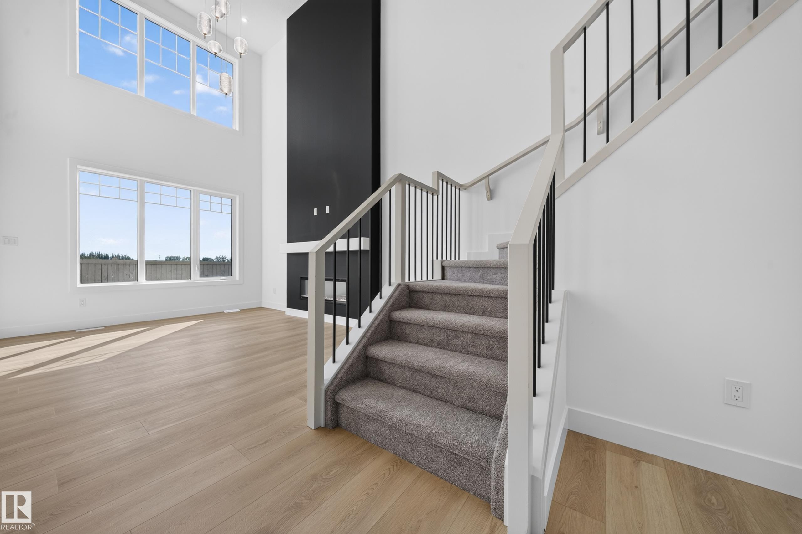 Photo 2 at 3119 9 Street NW, Maple Crest, Edmonton
