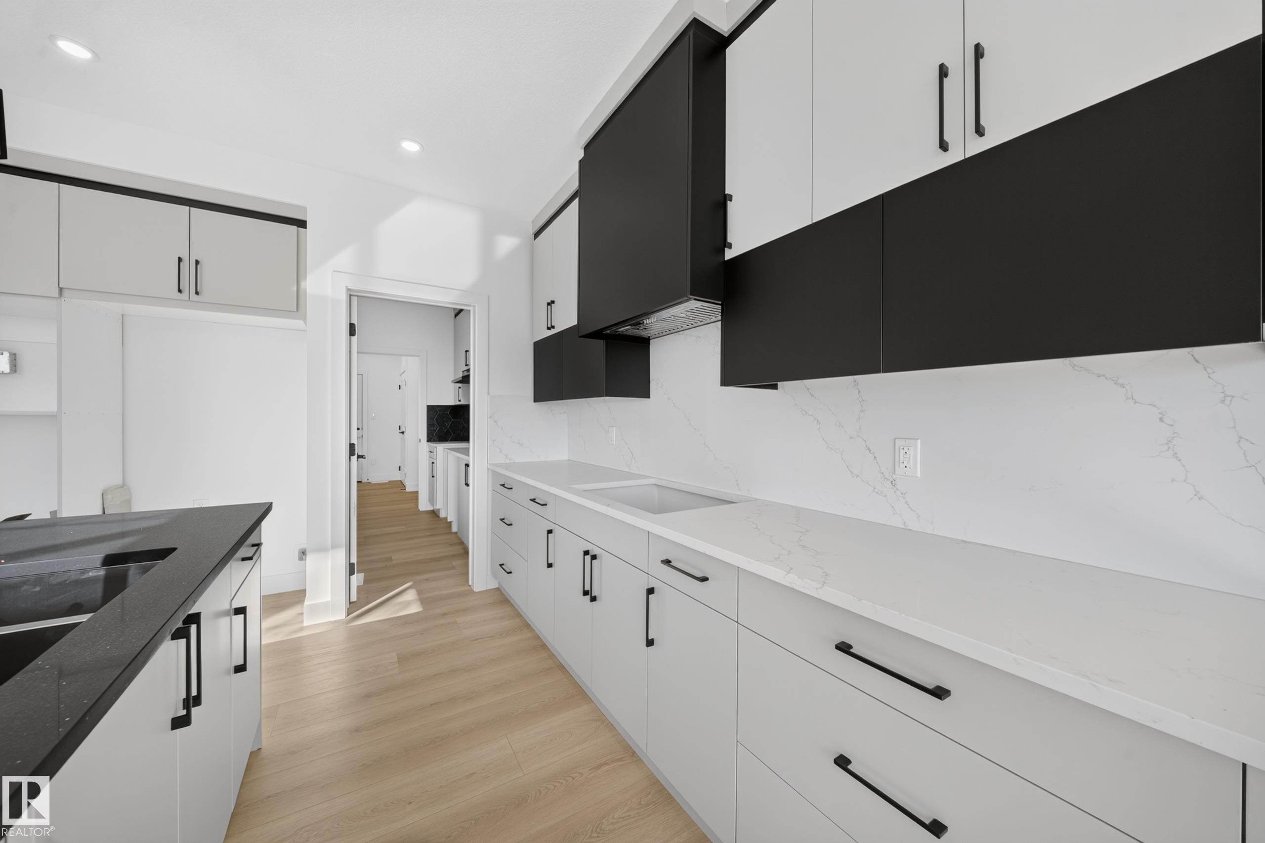 Photo 11 at 3119 9 Street NW, Maple Crest, Edmonton