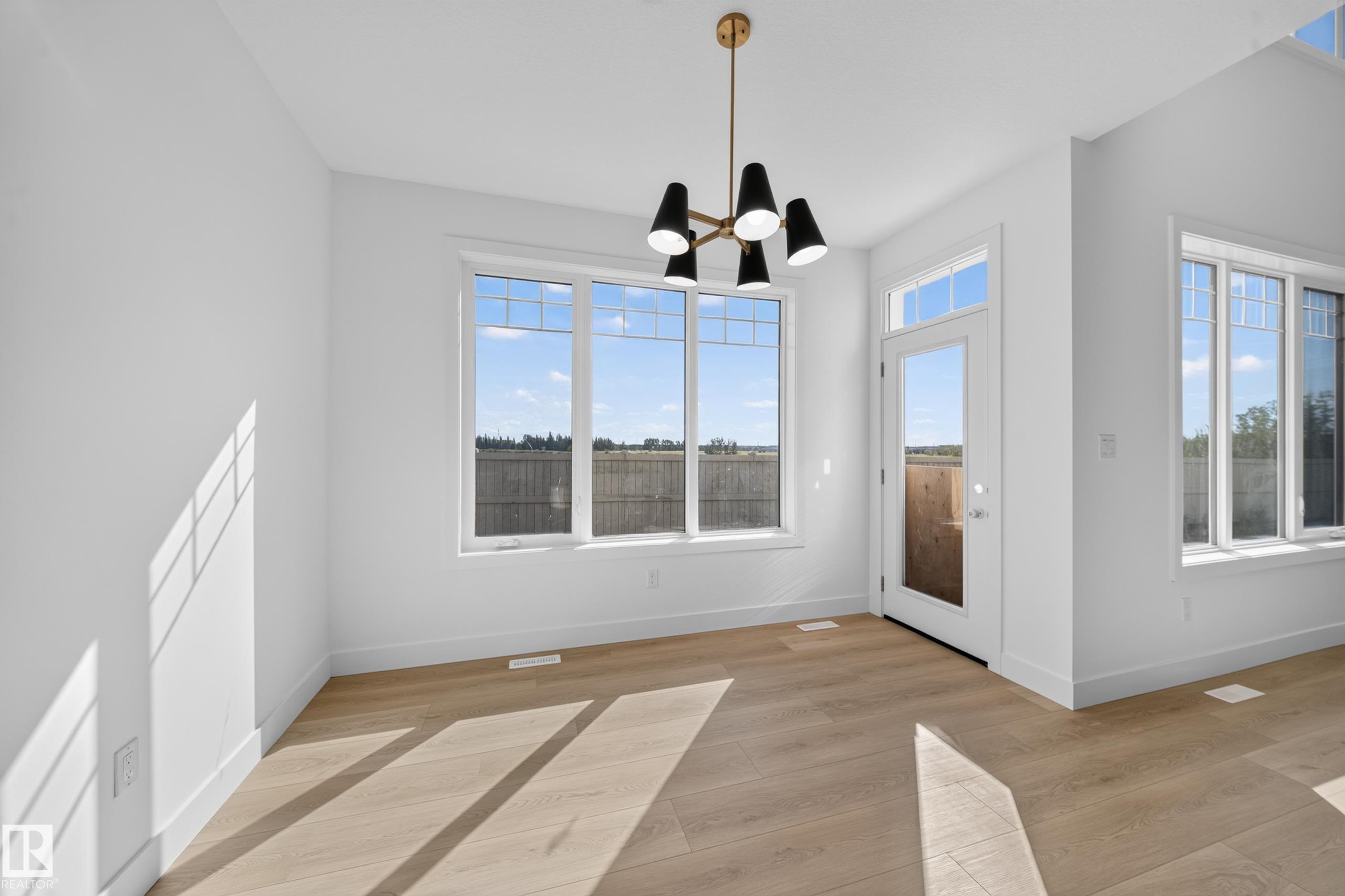Photo 12 at 3119 9 Street NW, Maple Crest, Edmonton