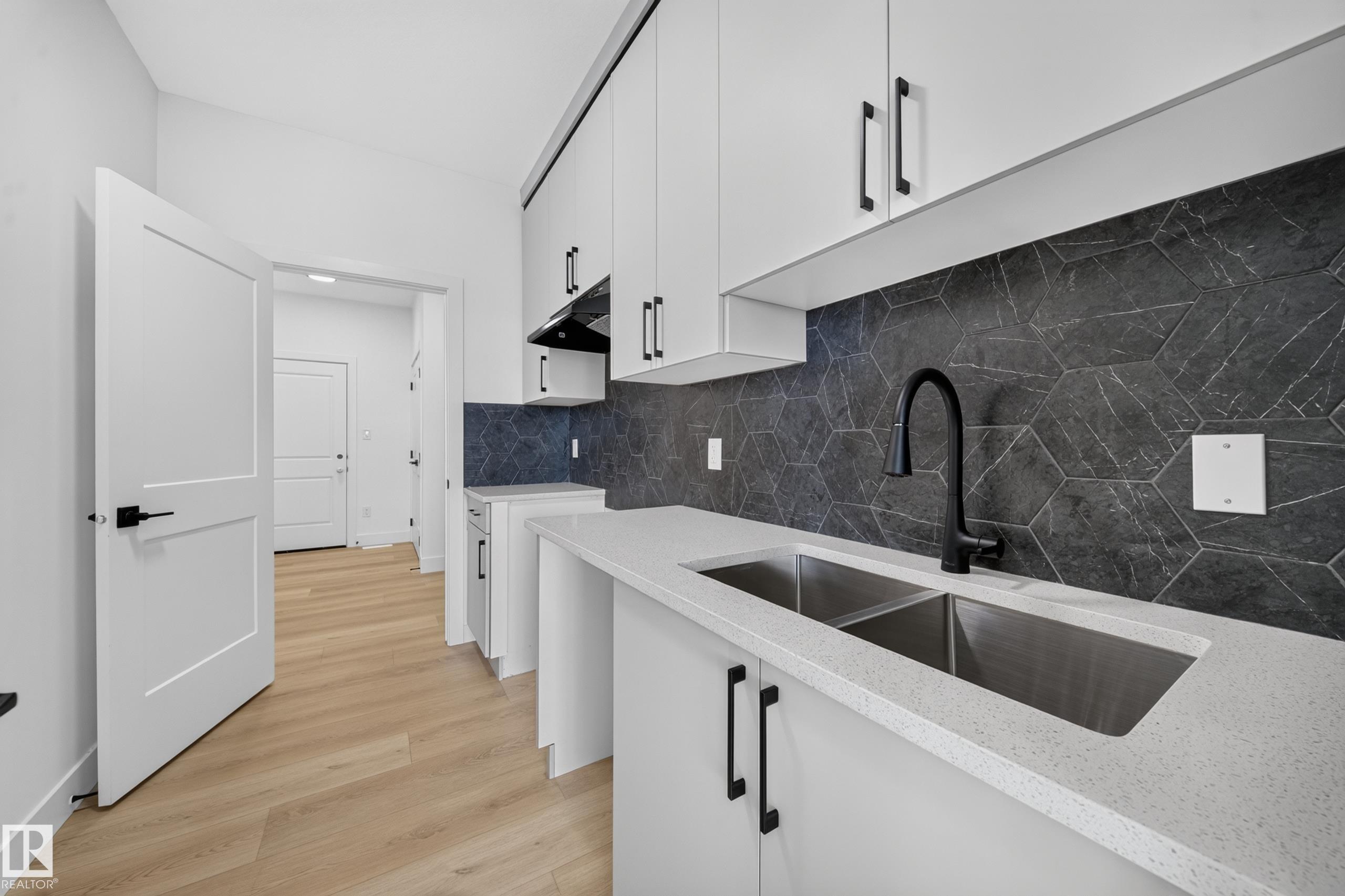 Photo 13 at 3119 9 Street NW, Maple Crest, Edmonton