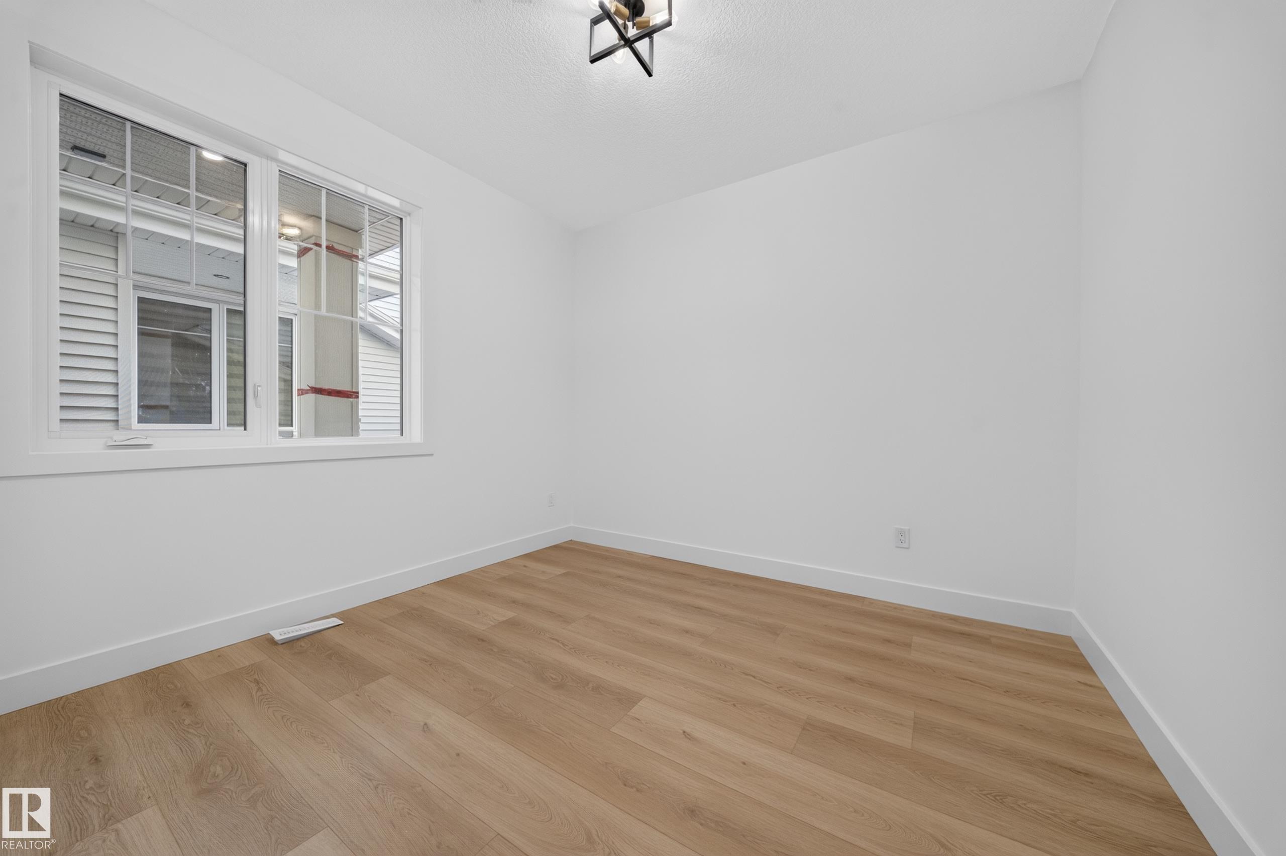 Photo 18 at 3119 9 Street NW, Maple Crest, Edmonton