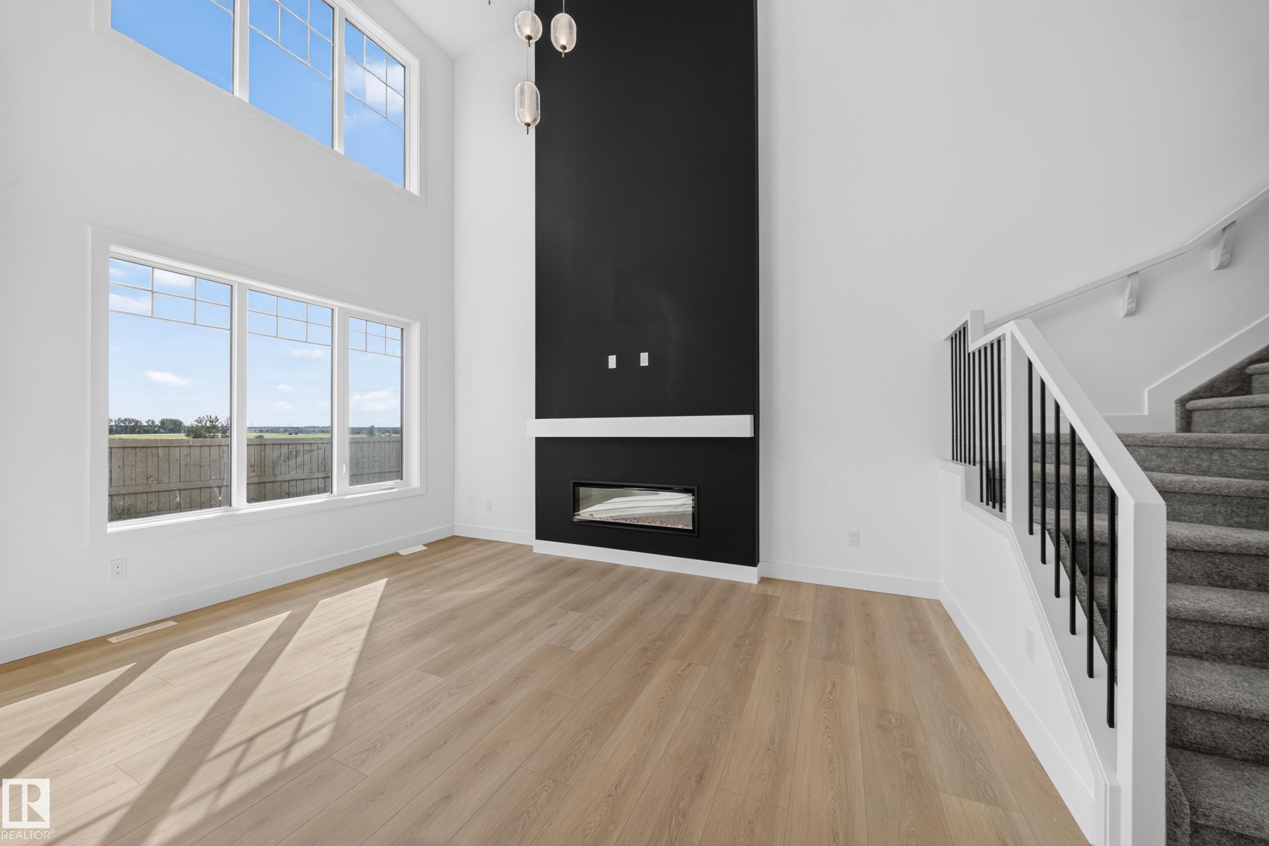 Photo 4 at 3119 9 Street NW, Maple Crest, Edmonton