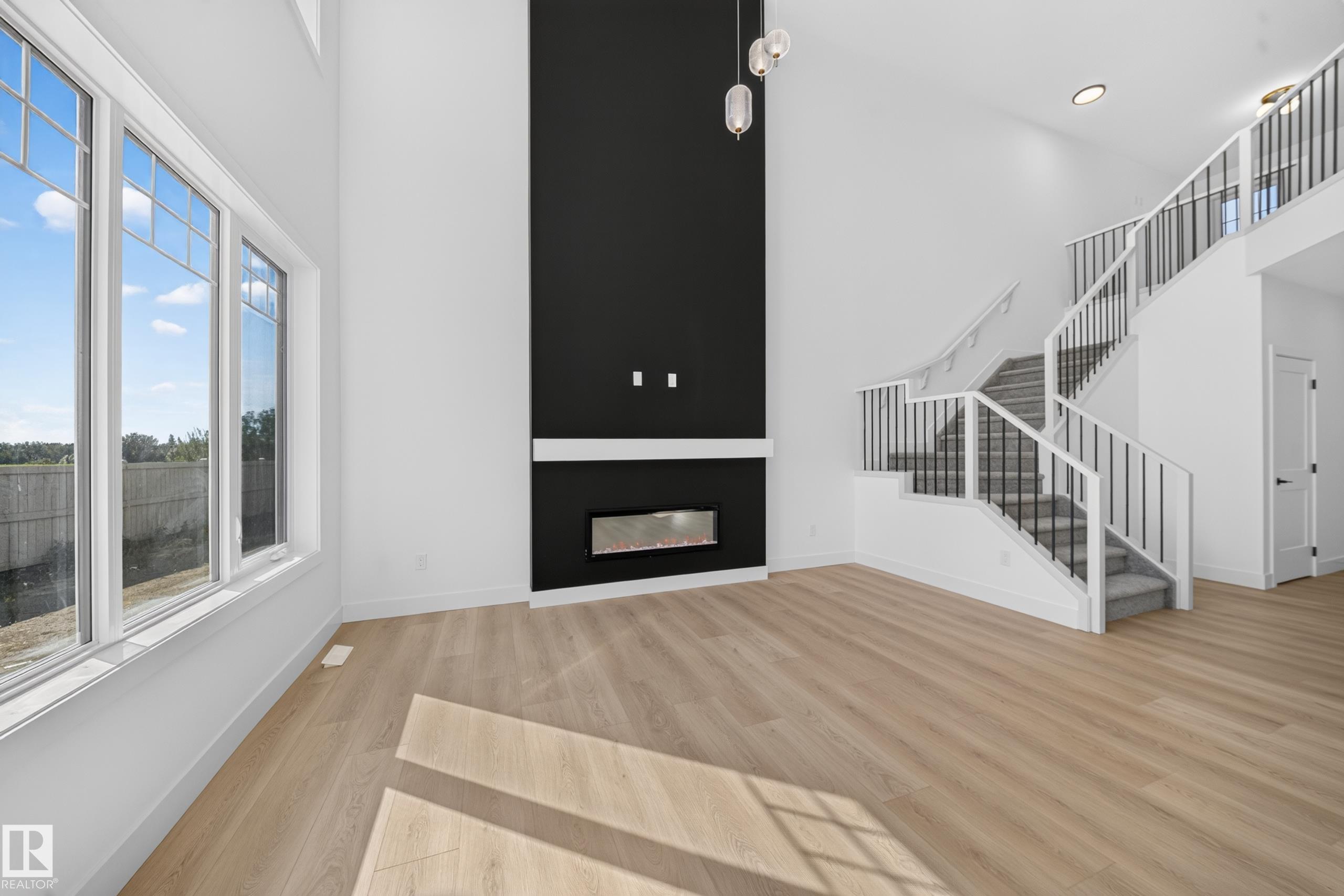 Photo 5 at 3119 9 Street NW, Maple Crest, Edmonton