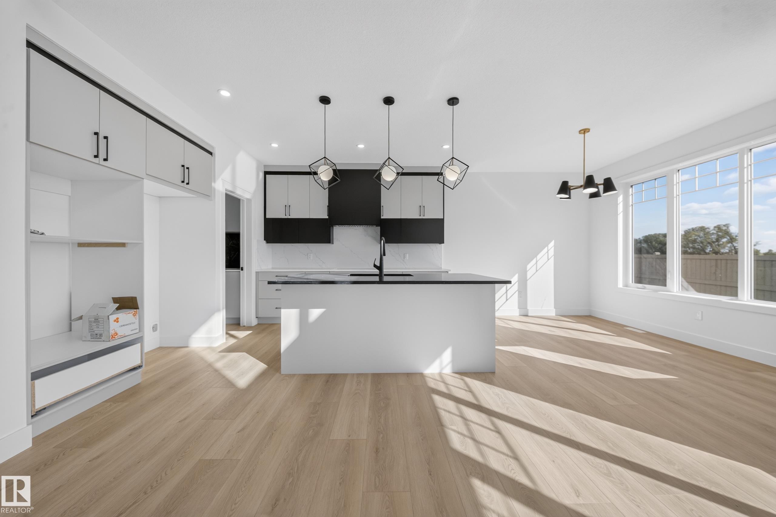 Photo 7 at 3119 9 Street NW, Maple Crest, Edmonton