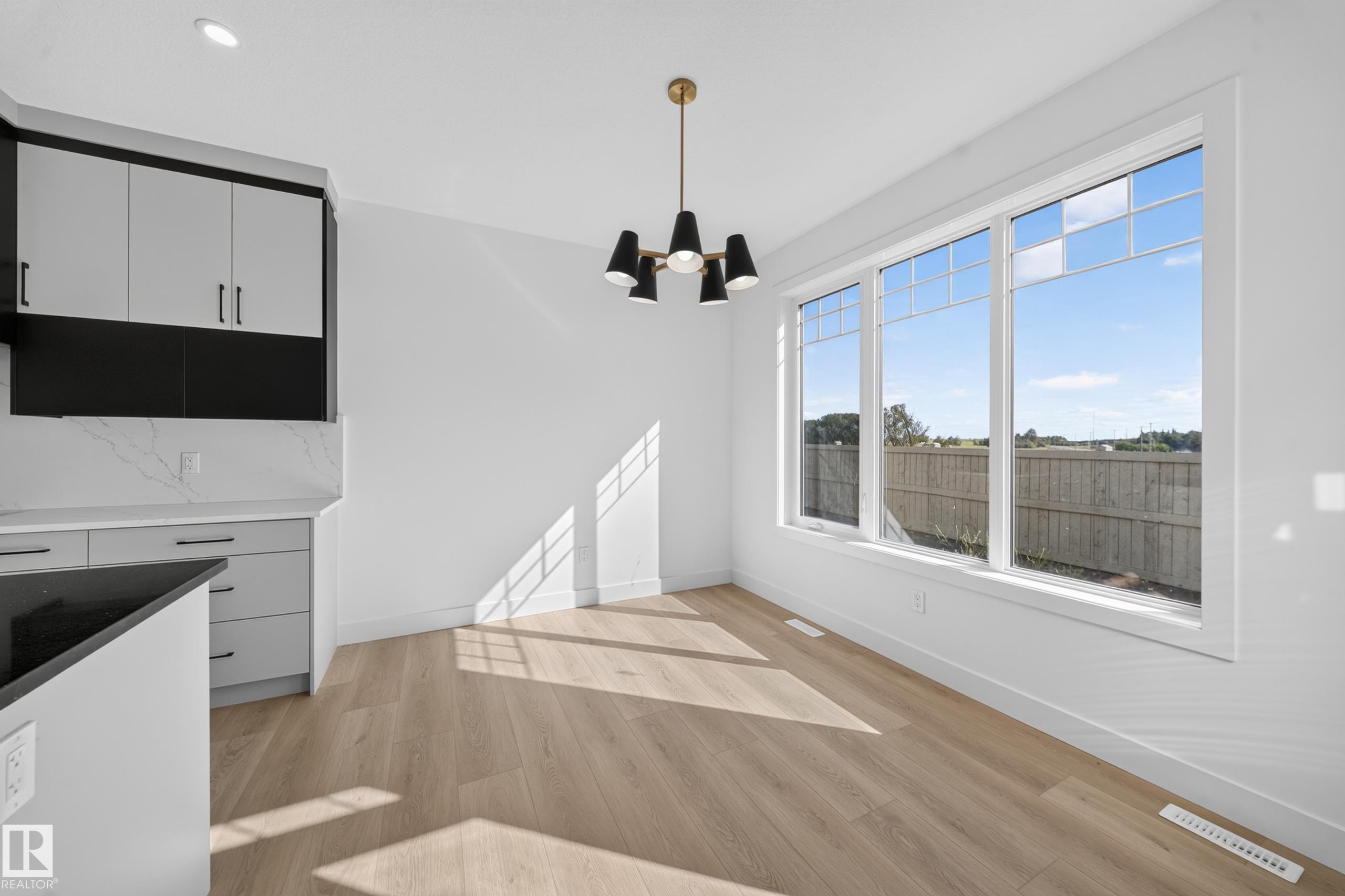 Photo 10 at 3119 9 Street NW, Maple Crest, Edmonton