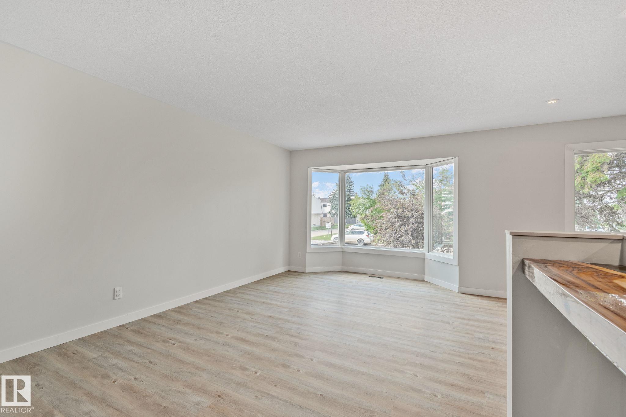 Photo 15 at 703 Grandin Drive, Morinville