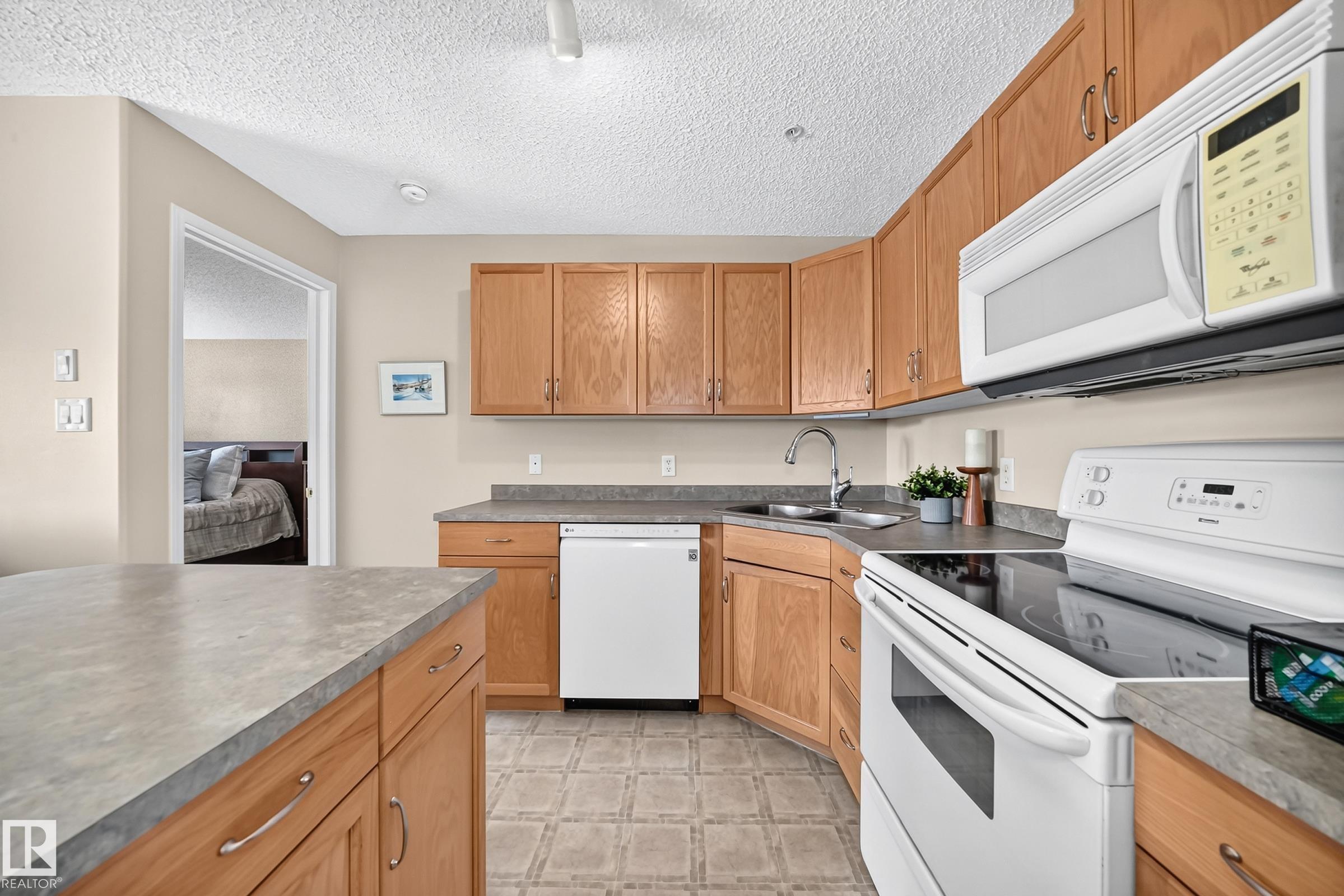 204 - 16303 95 Street NW, Eaux Claires, Edmonton