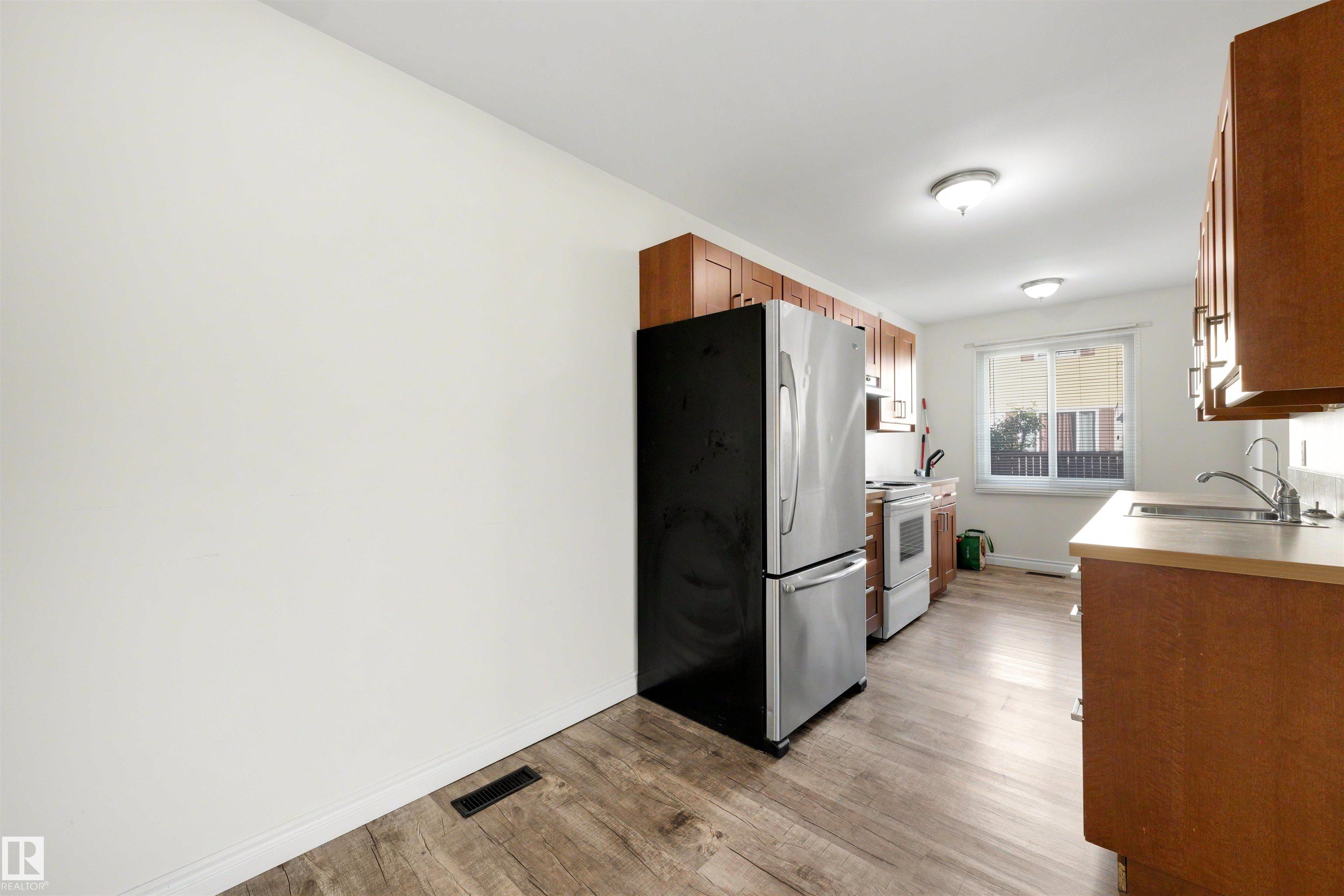 Photo 6 at 303 Primrose Gardens gardens NW, Aldergrove, Edmonton
