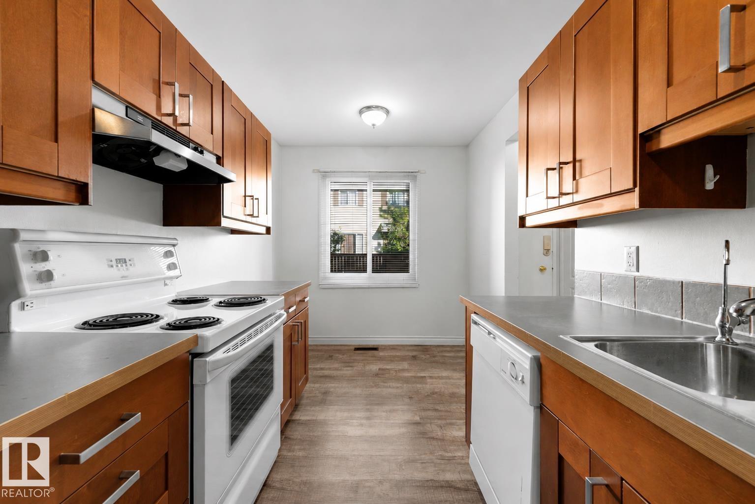 Photo 8 at 303 Primrose Gardens gardens NW, Aldergrove, Edmonton