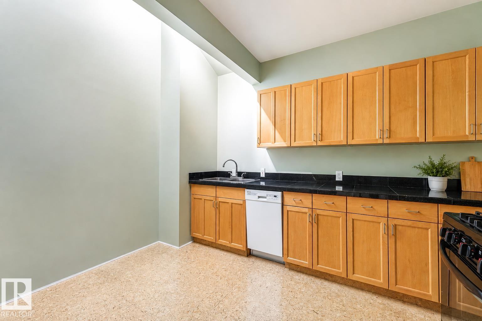 307 - 9955 114 Street NW, Wîhkwêntôwin, Edmonton