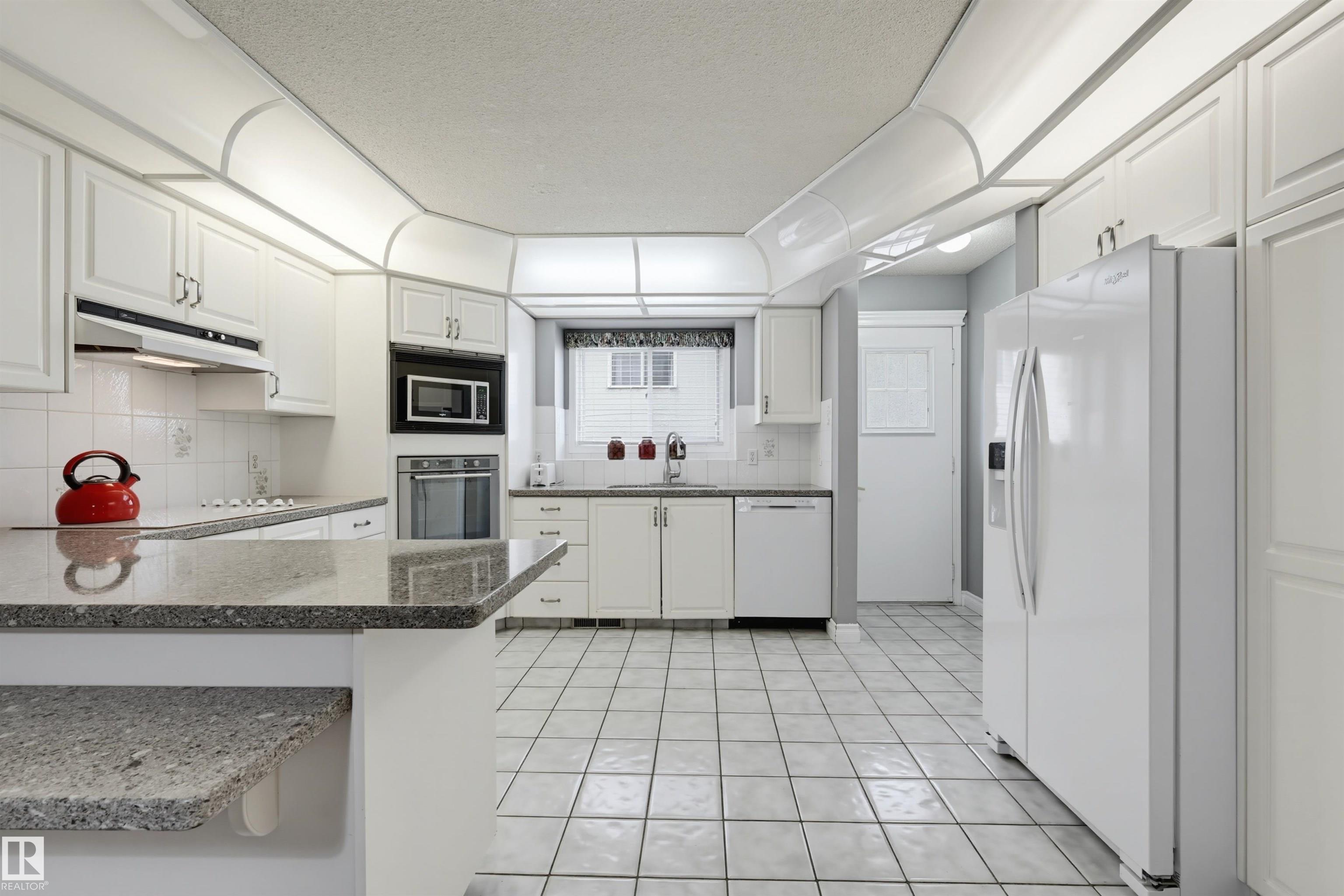 Photo 11 at 11107 98 Avenue NW, Wîhkwêntôwin, Edmonton