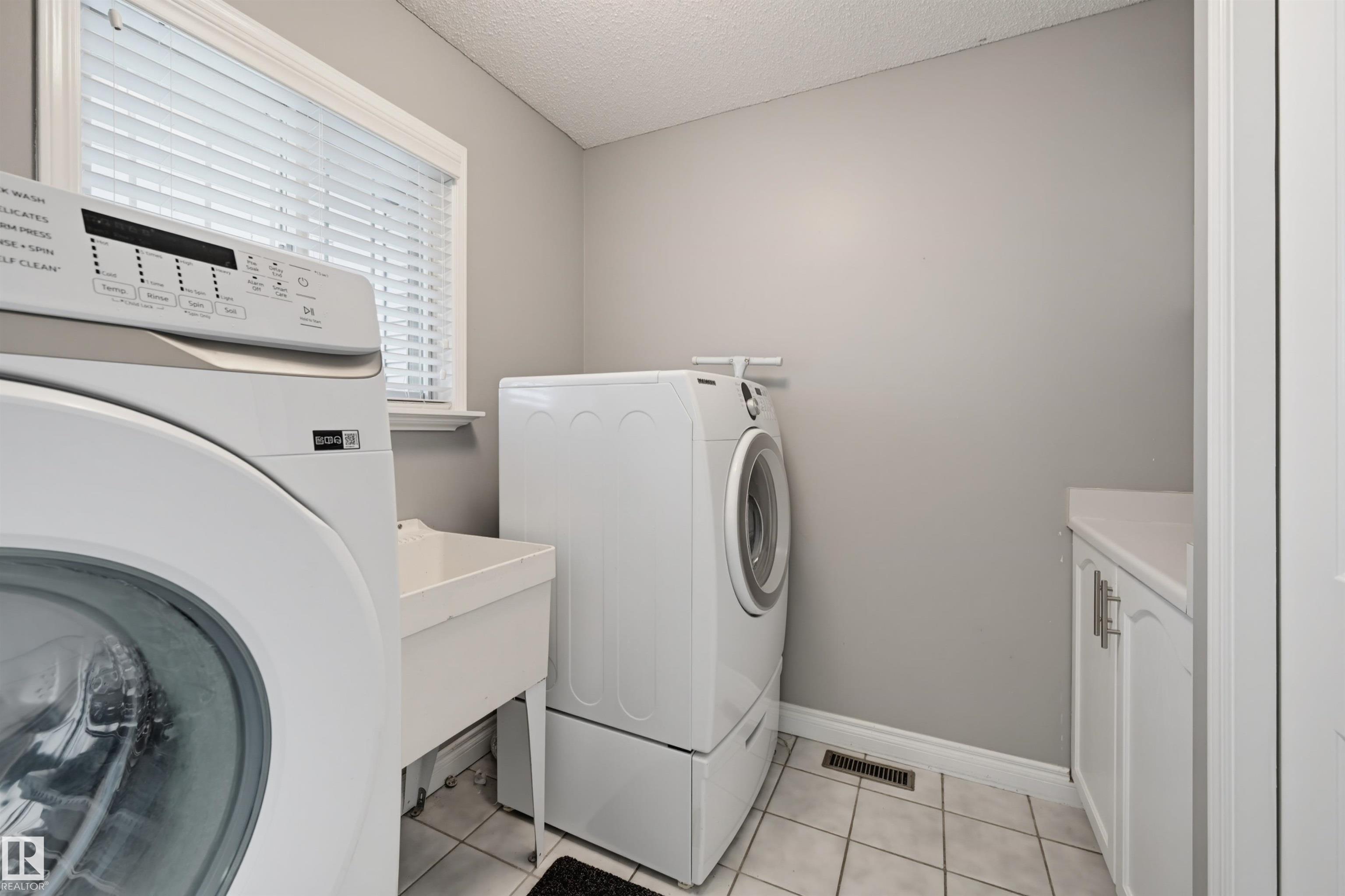 Photo 35 at 11107 98 Avenue NW, Wîhkwêntôwin, Edmonton