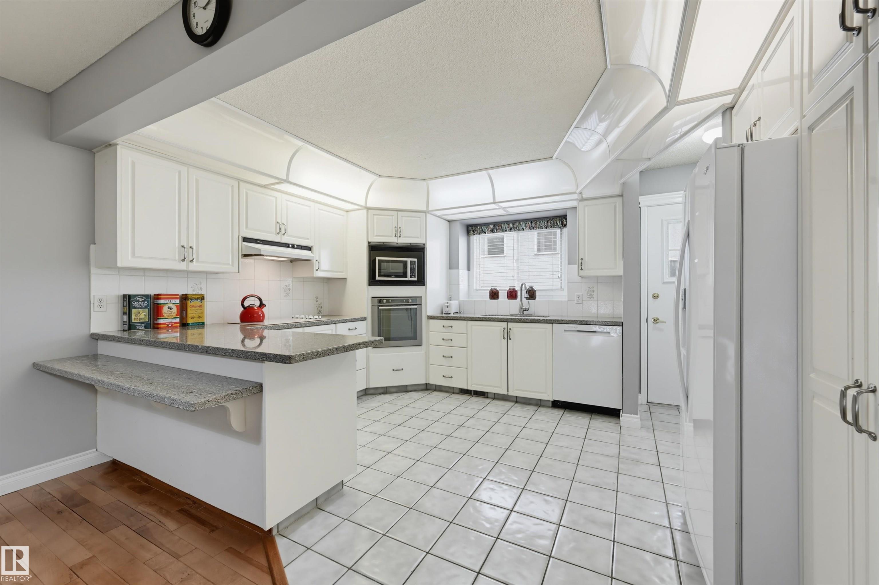 Photo 10 at 11107 98 Avenue NW, Wîhkwêntôwin, Edmonton