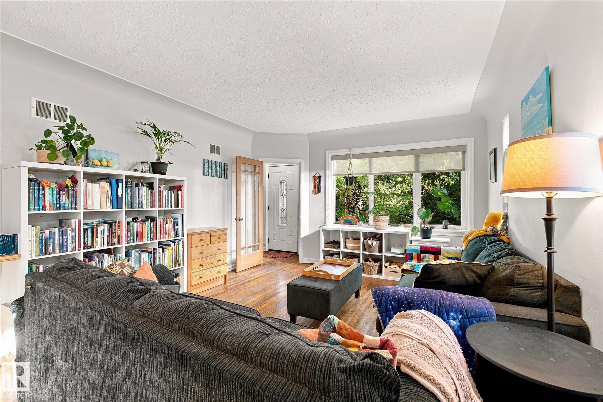 Photo 12 at 10943 72 Avenue NW, Parkallen, Edmonton