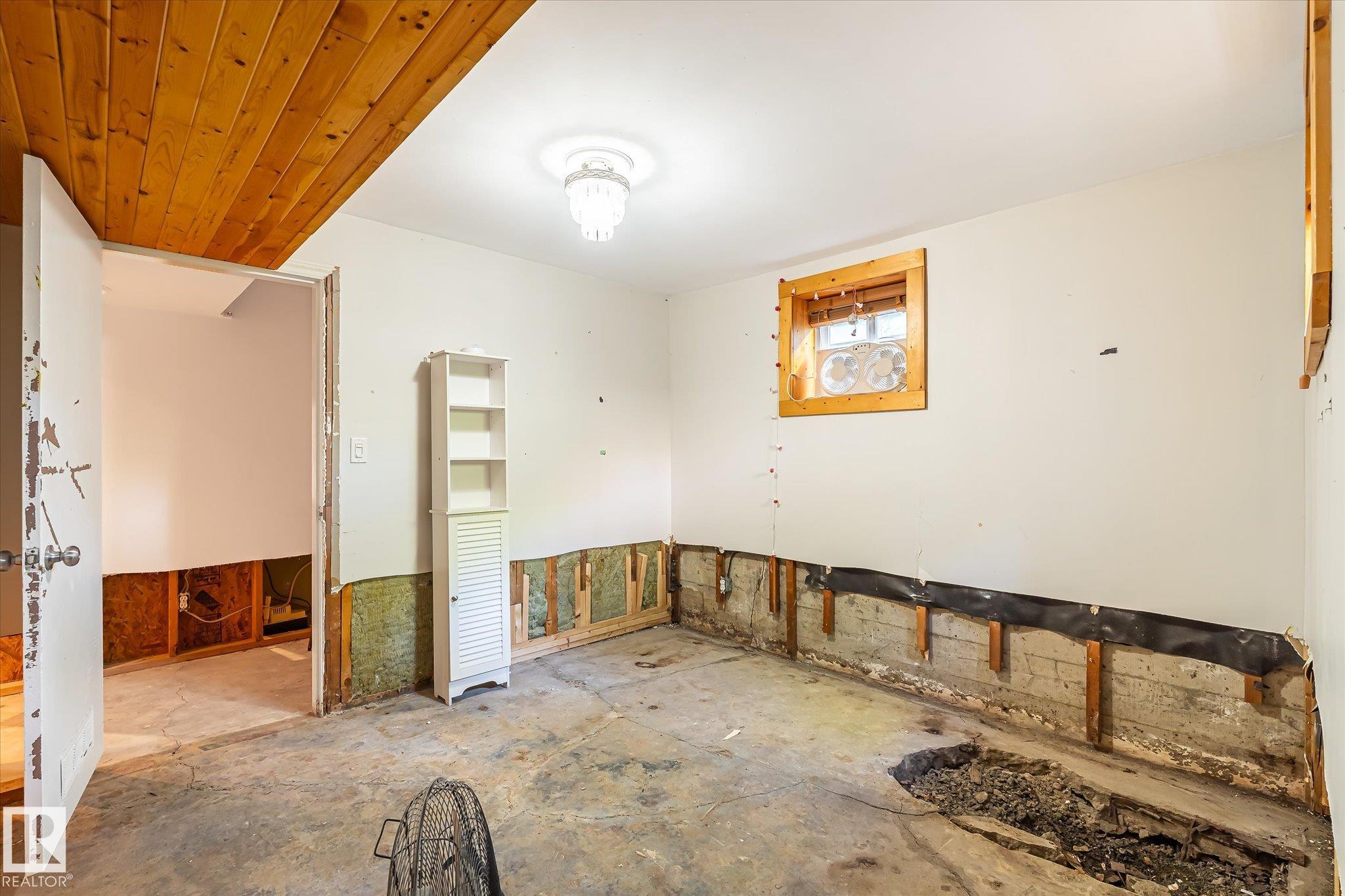 Photo 31 at 10943 72 Avenue NW, Parkallen, Edmonton
