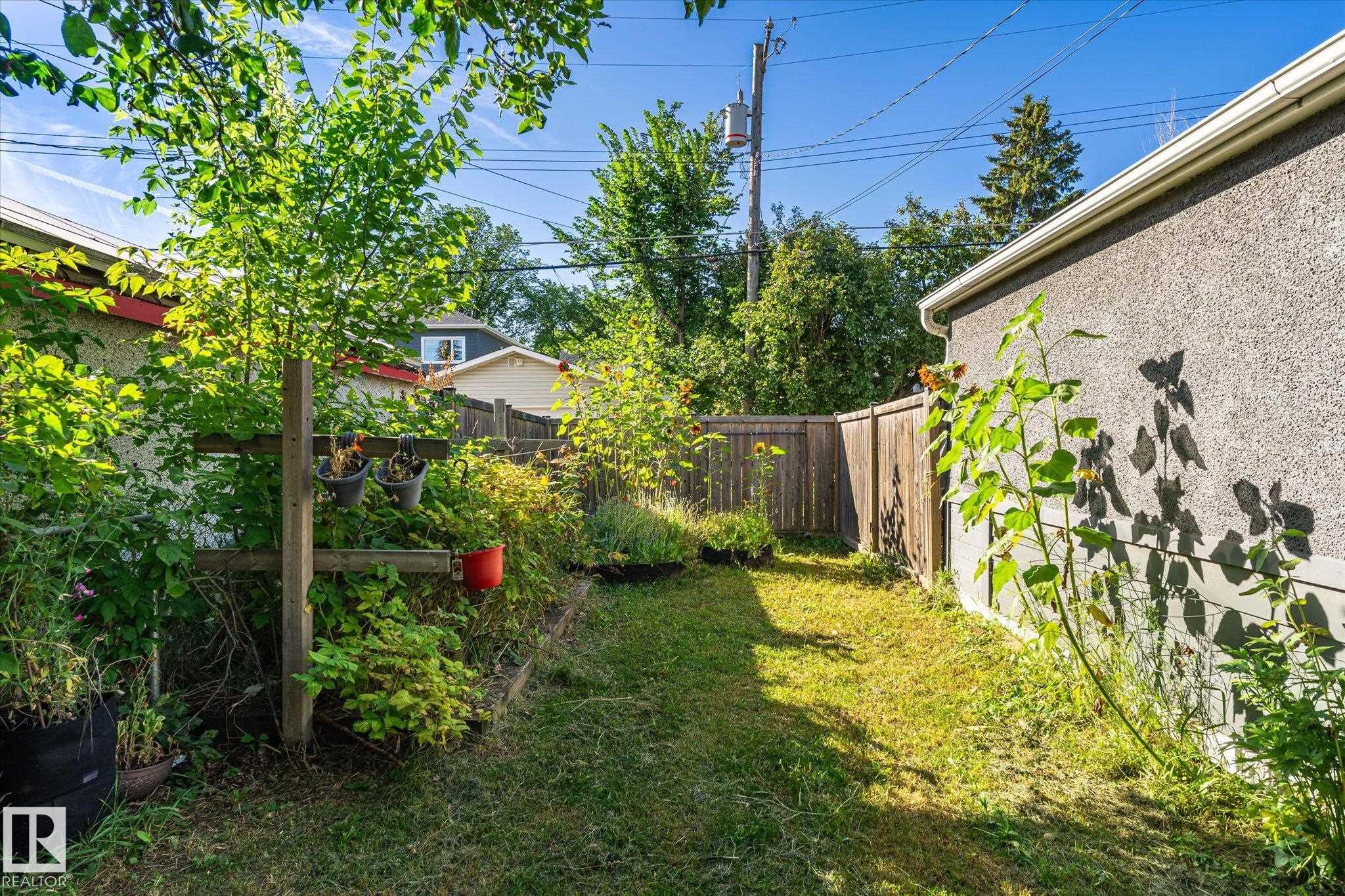 Photo 37 at 10943 72 Avenue NW, Parkallen, Edmonton