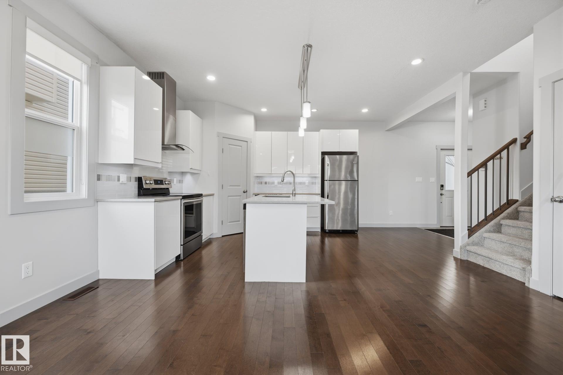 Photo 14 at 8952 81 Avenue NW, King Edward Park, Edmonton
