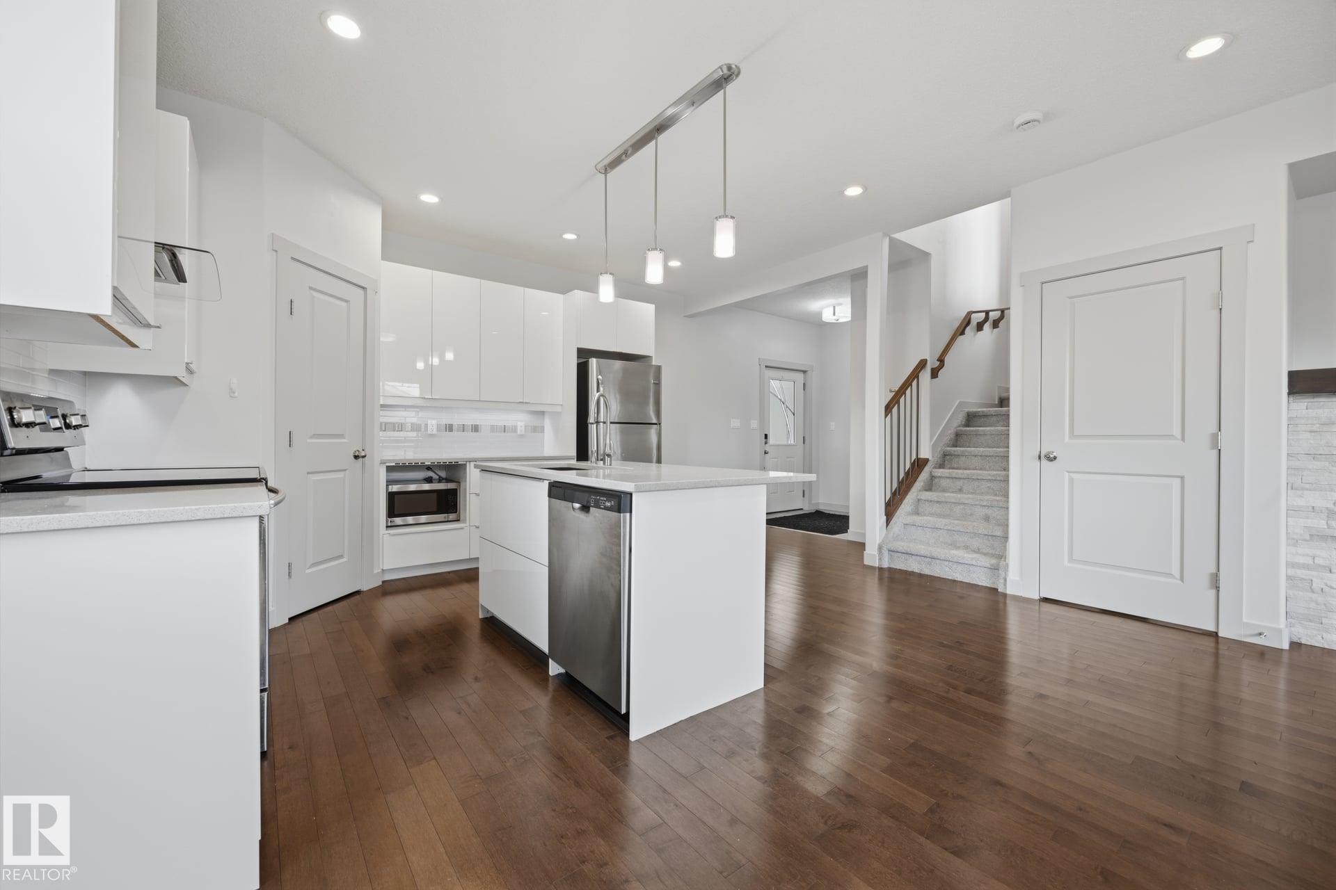 Photo 15 at 8952 81 Avenue NW, King Edward Park, Edmonton