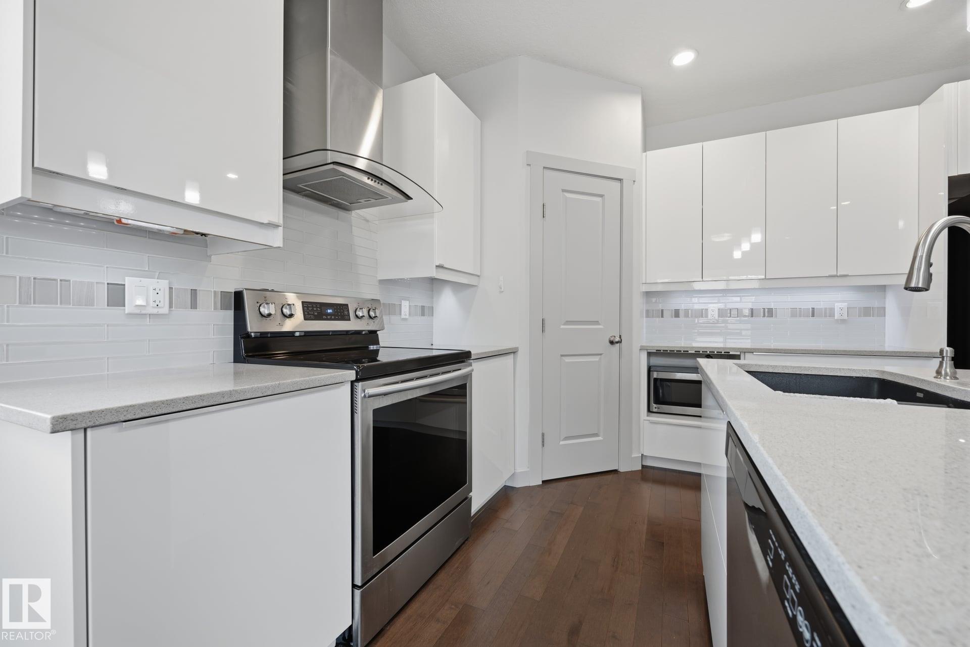 Photo 16 at 8952 81 Avenue NW, King Edward Park, Edmonton