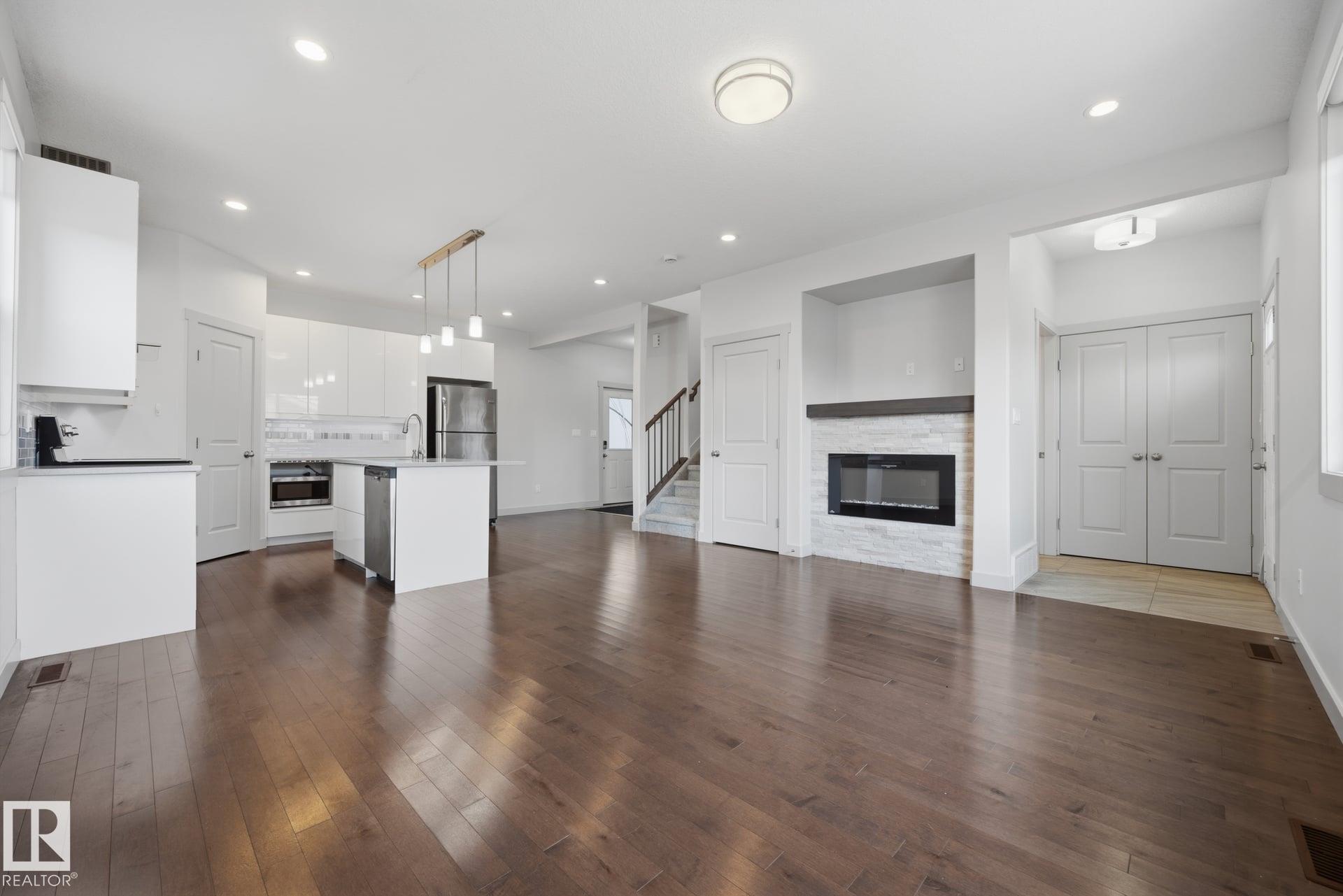 Photo 6 at 8952 81 Avenue NW, King Edward Park, Edmonton
