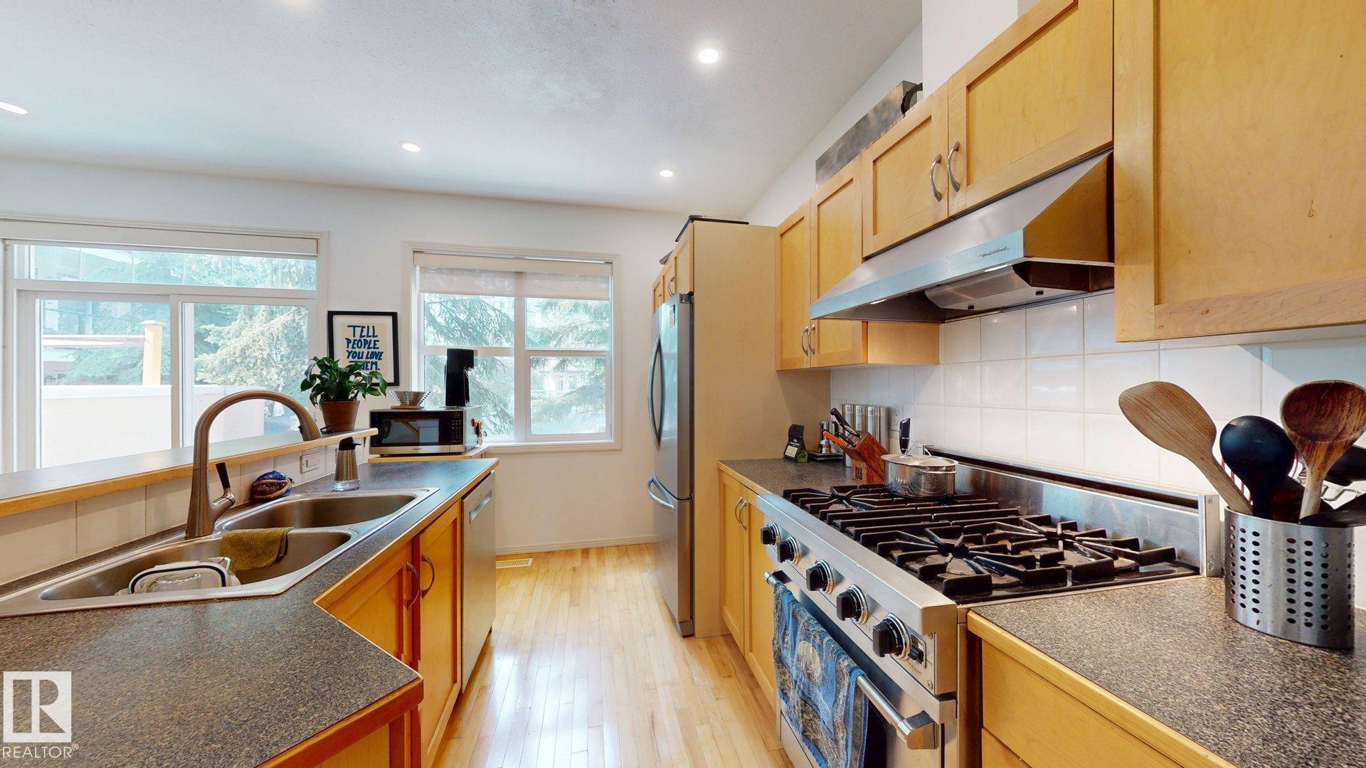 Photo 15 at 9846 112 Street NW, Wîhkwêntôwin, Edmonton