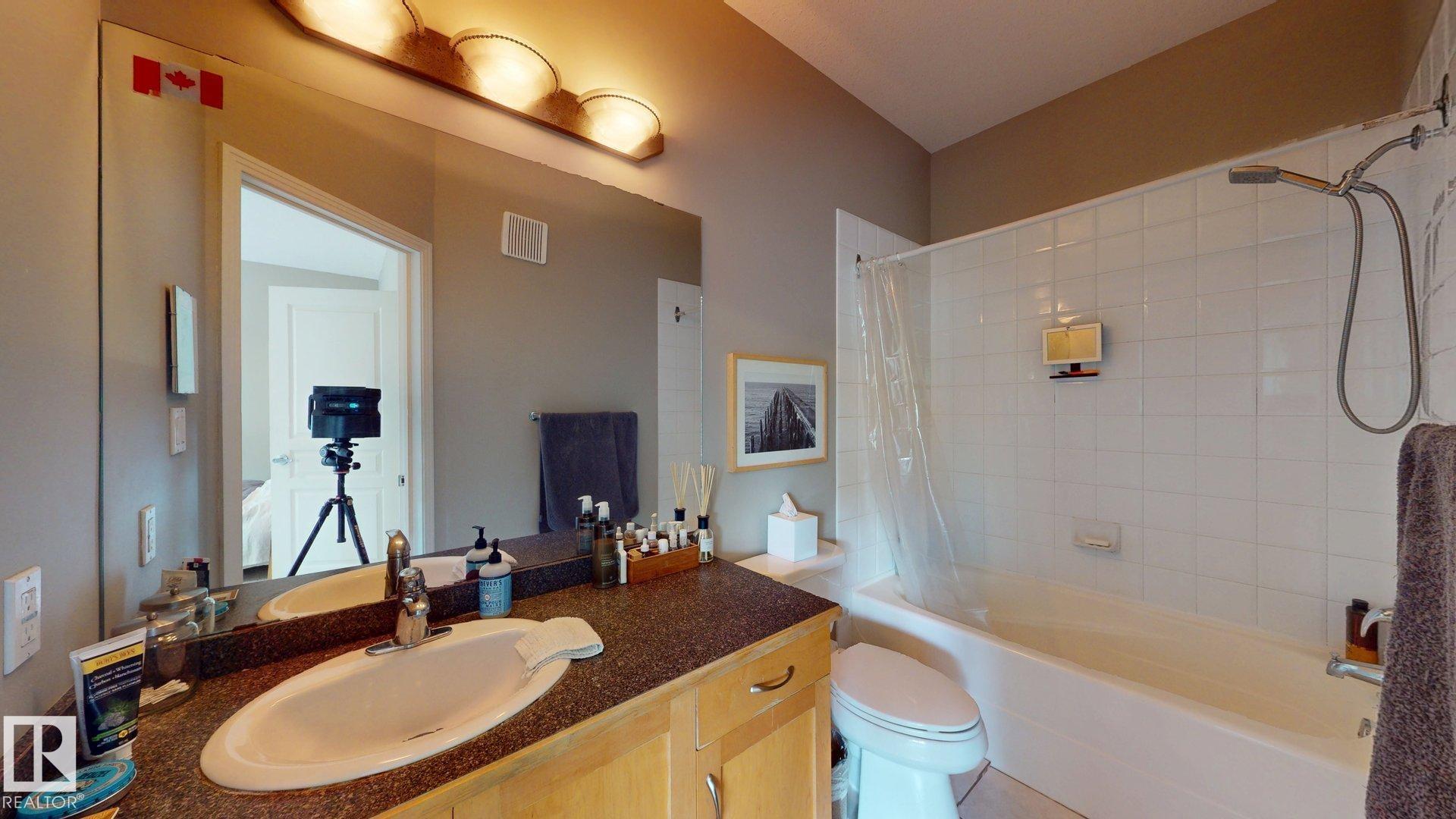 Photo 21 at 9846 112 Street NW, Wîhkwêntôwin, Edmonton