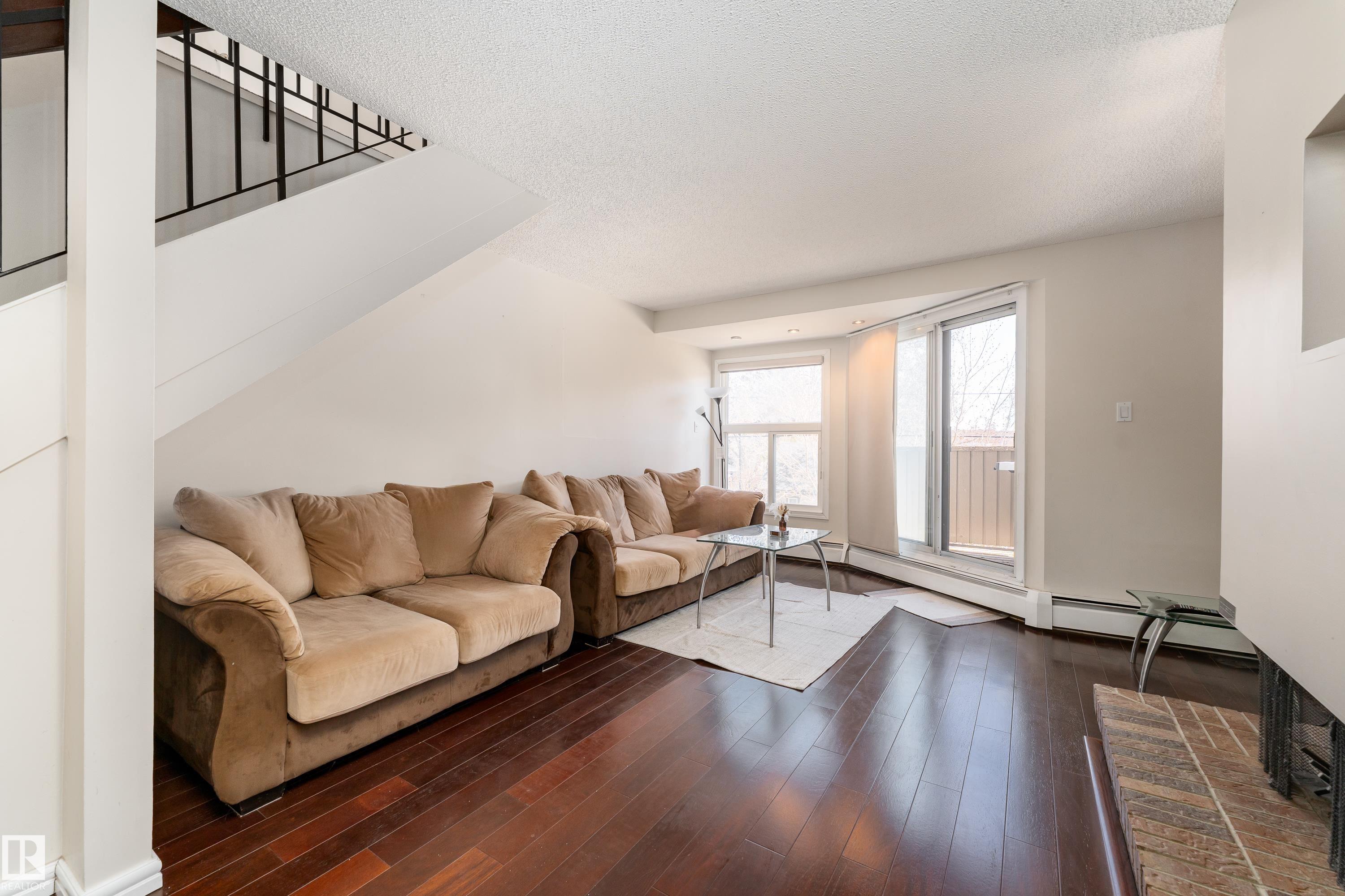 11120 83 AV NW, Edmonton, AB T6G 0V1