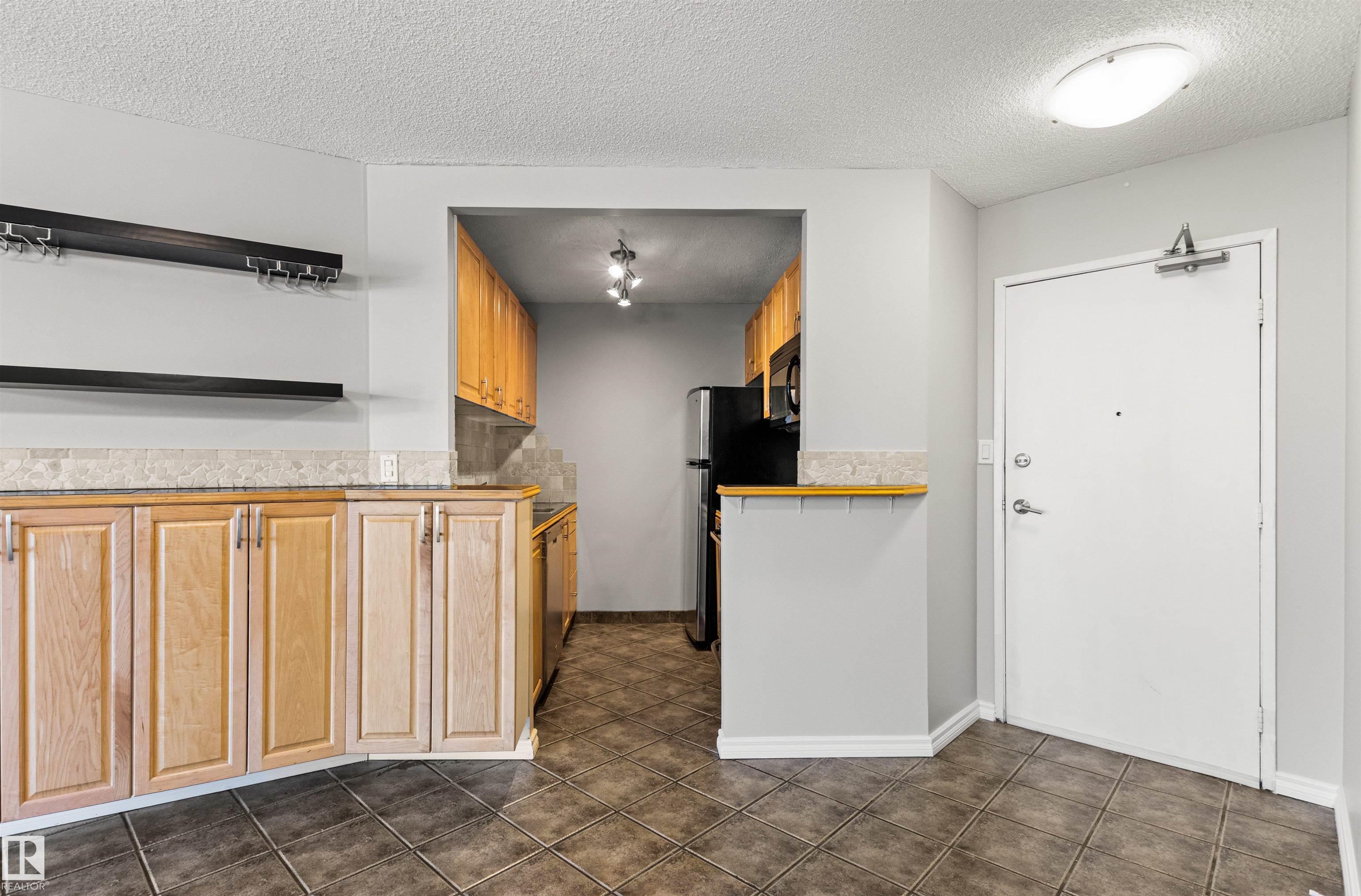 Photo 13 at 303 - 10045 117 Street NW, Wîhkwêntôwin, Edmonton