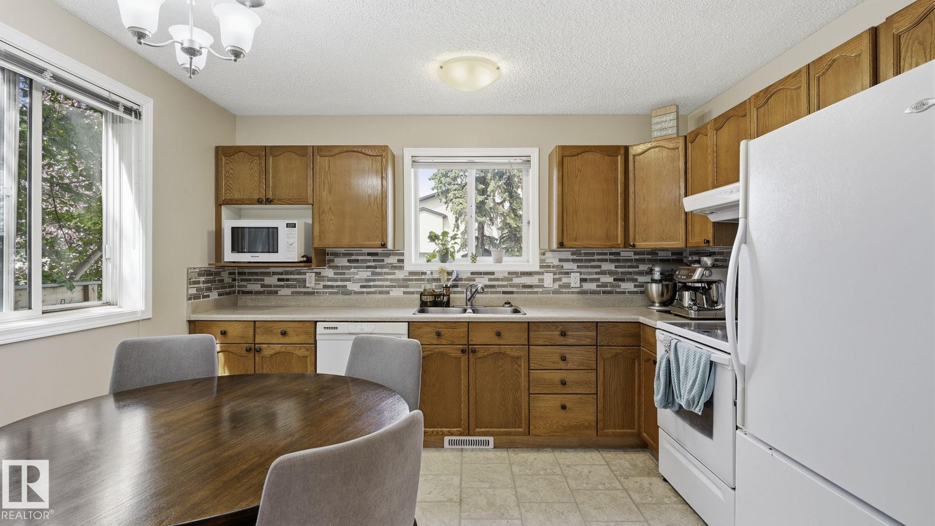 Photo 11 at 8230 71 Street NW, Kenilworth, Edmonton