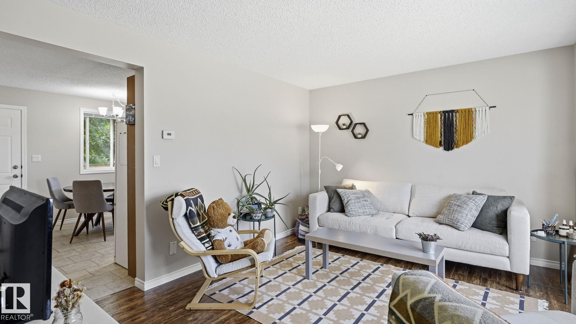 8230 71 Street NW, Kenilworth, Edmonton